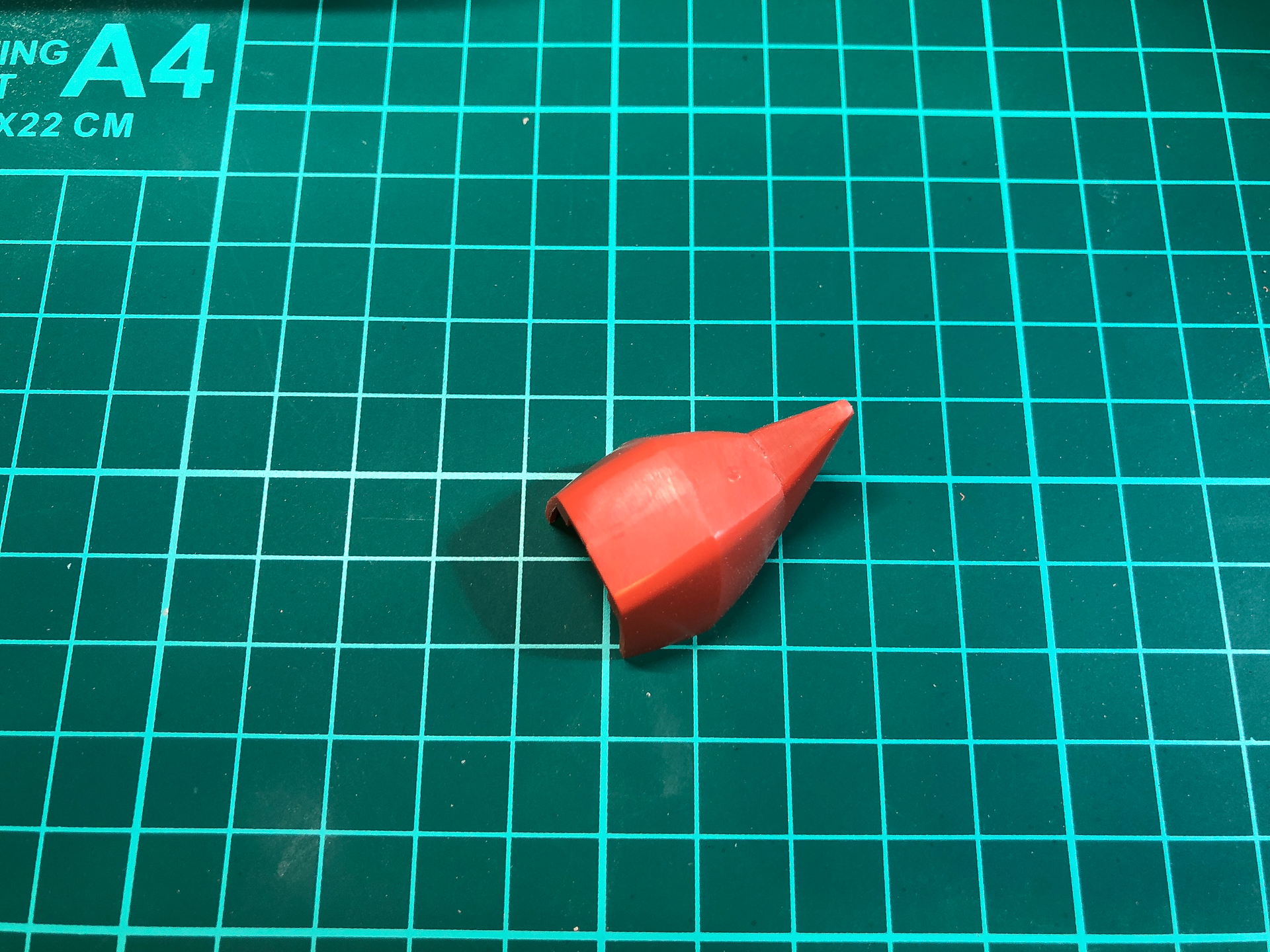 合わせ目消しが完了した肩部パーツ。この上から塗装を行なえば合わせ目はわからなくなります。