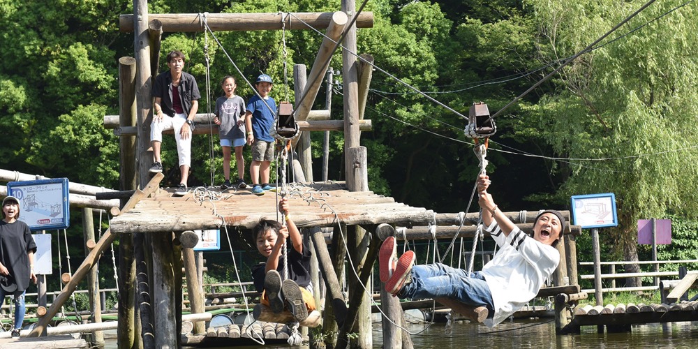千葉県野田市の「清水公園」にある「フィールドアスレチック」。1970～1980年代はこういったアスレチック公園がたくさん生まれた。清水公園は現在でも営業しており、フィールドアスレチックを遊ぶ場合は利用の1カ月前の予約が必要だ