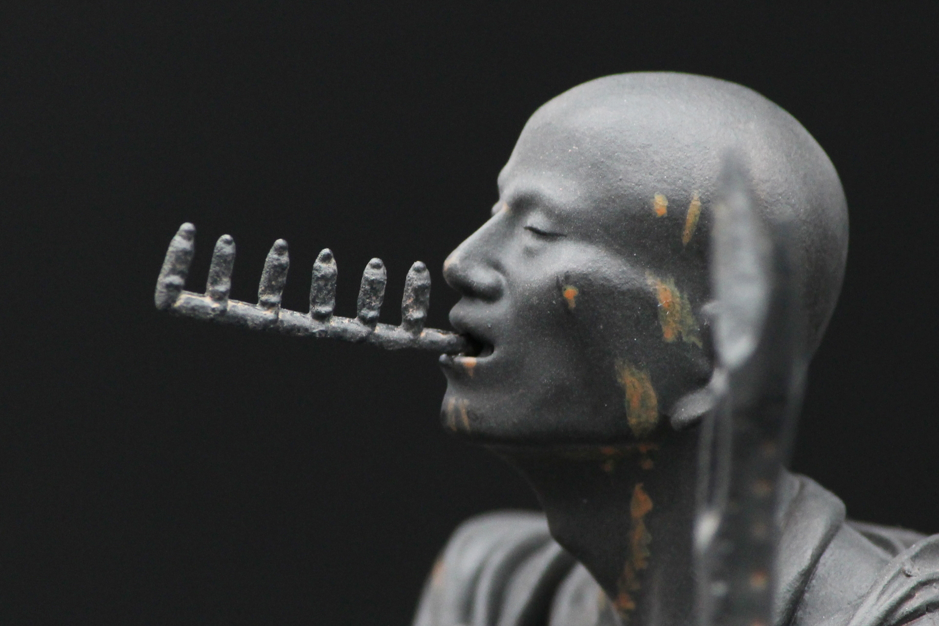 口から出た6体の阿弥陀如来像。ちゃんと仏像の形をしているのがわかる