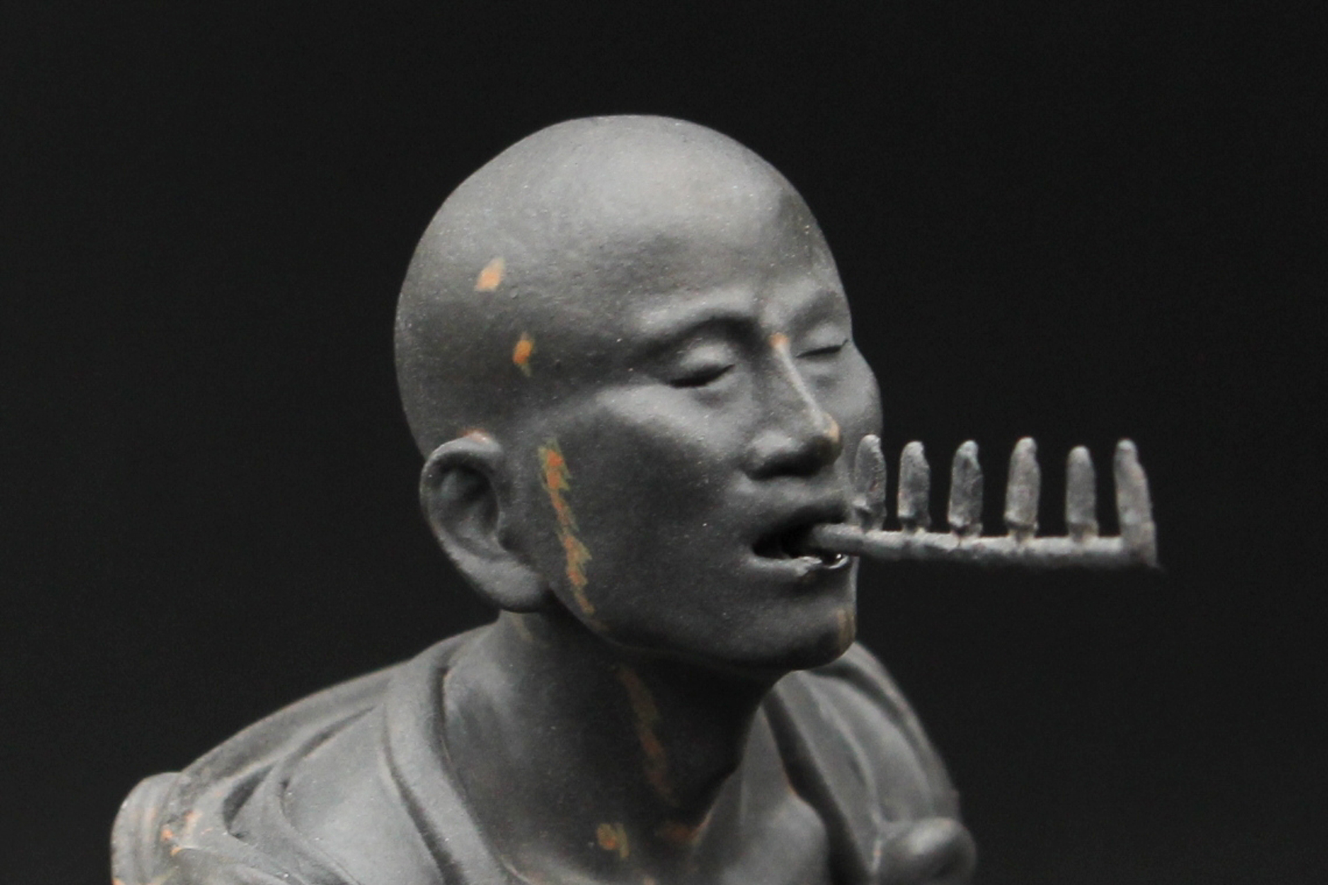 再現度の高い各所のディテール。仏像としてもフィギュアとしても、優れた造形美が光る