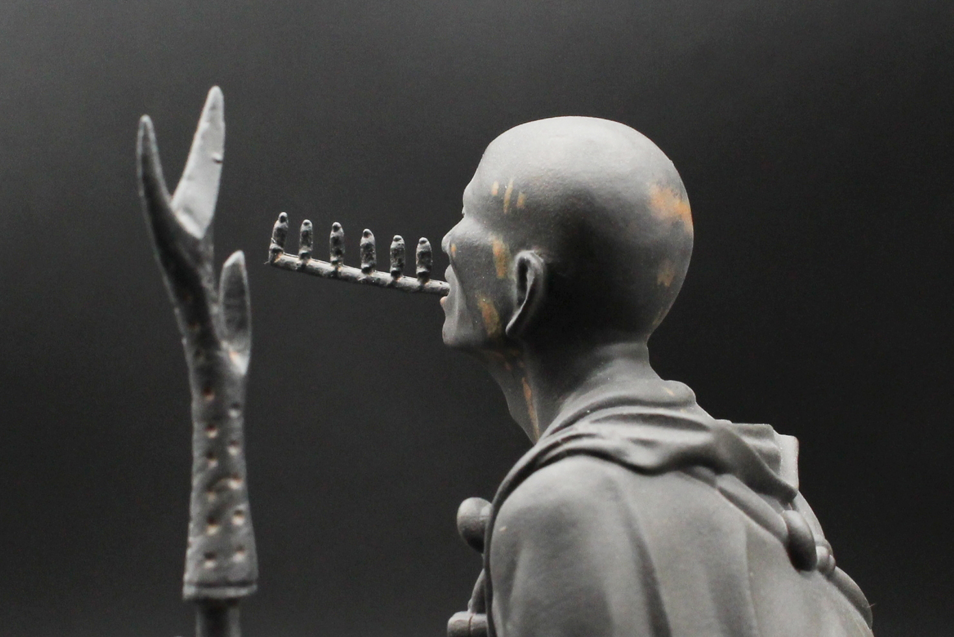 再現度の高い各所のディテール。仏像としてもフィギュアとしても、優れた造形美が光る