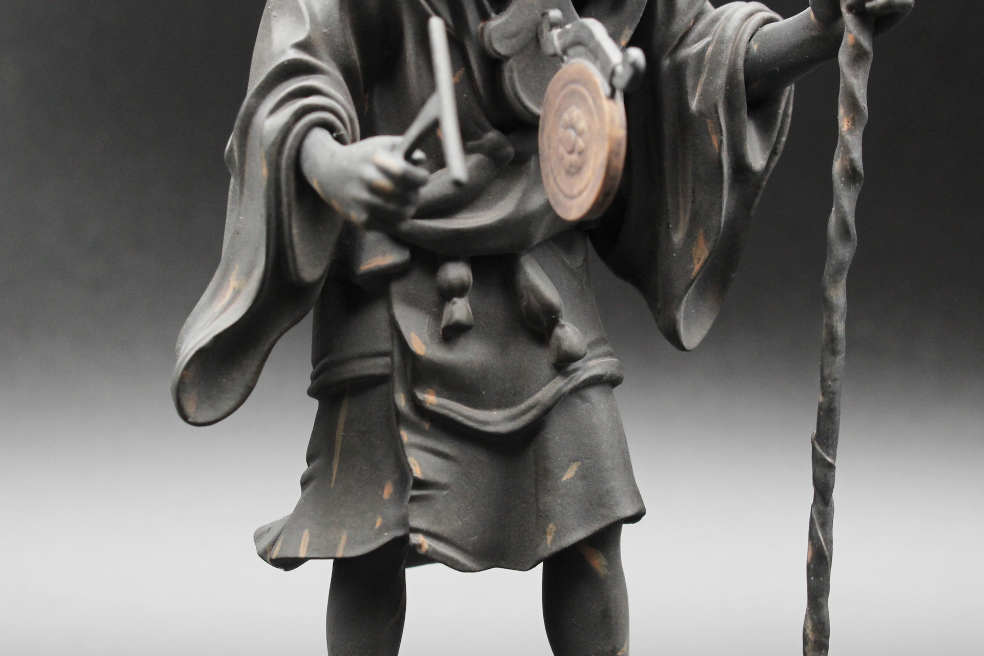 再現度の高い各所のディテール。仏像としてもフィギュアとしても、優れた造形美が光る