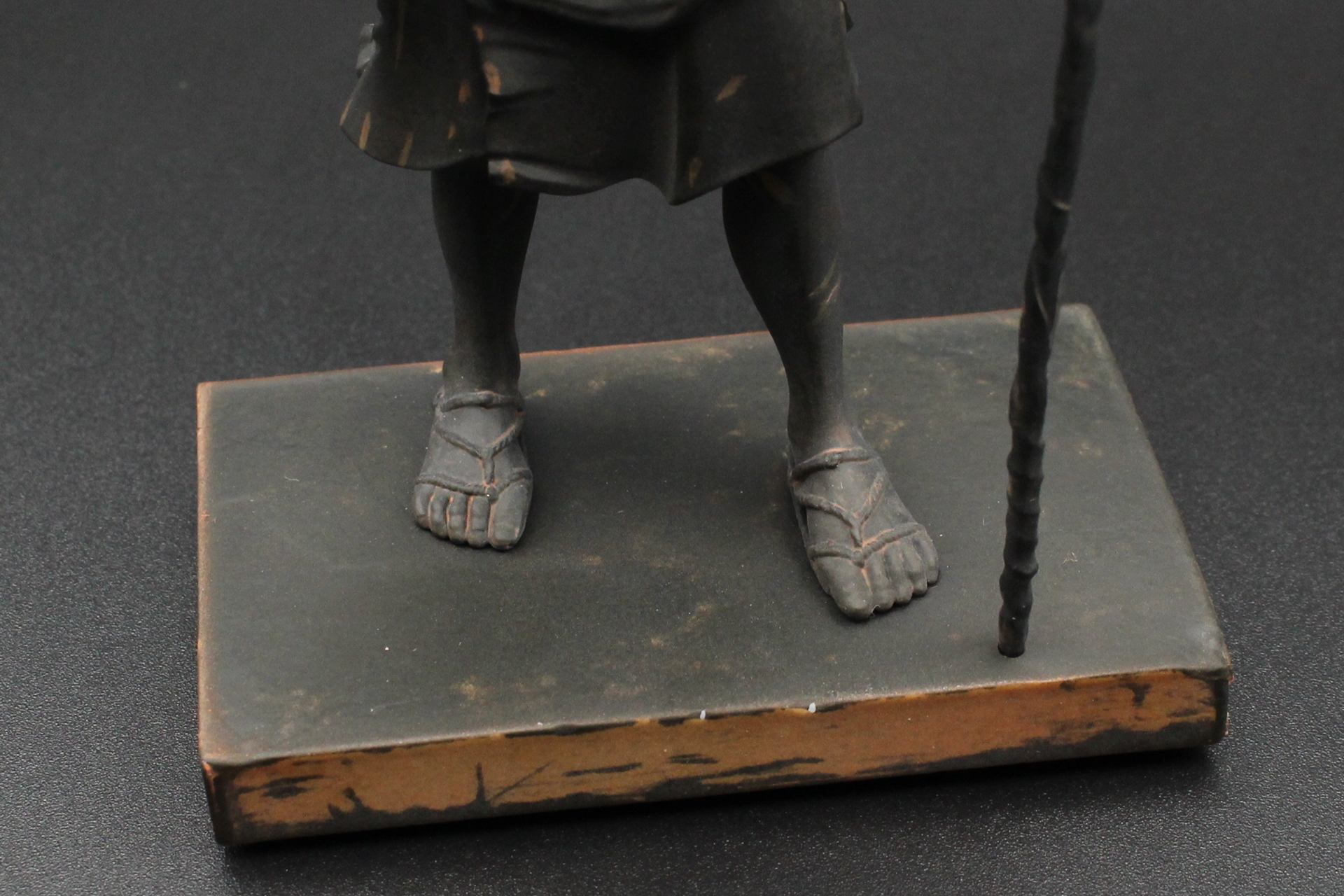 再現度の高い各所のディテール。仏像としてもフィギュアとしても、優れた造形美が光る