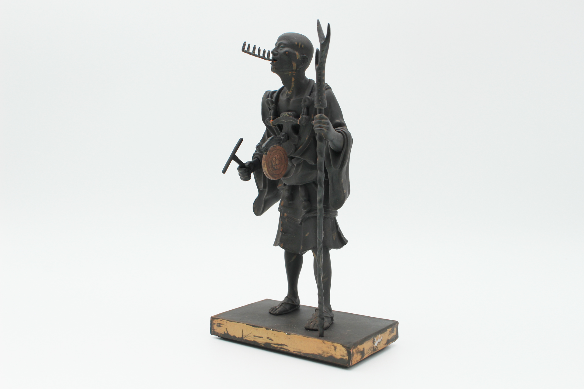 白い背景に置くと味わいがグッと変わる。屋外で撮影するのも面白そうだ