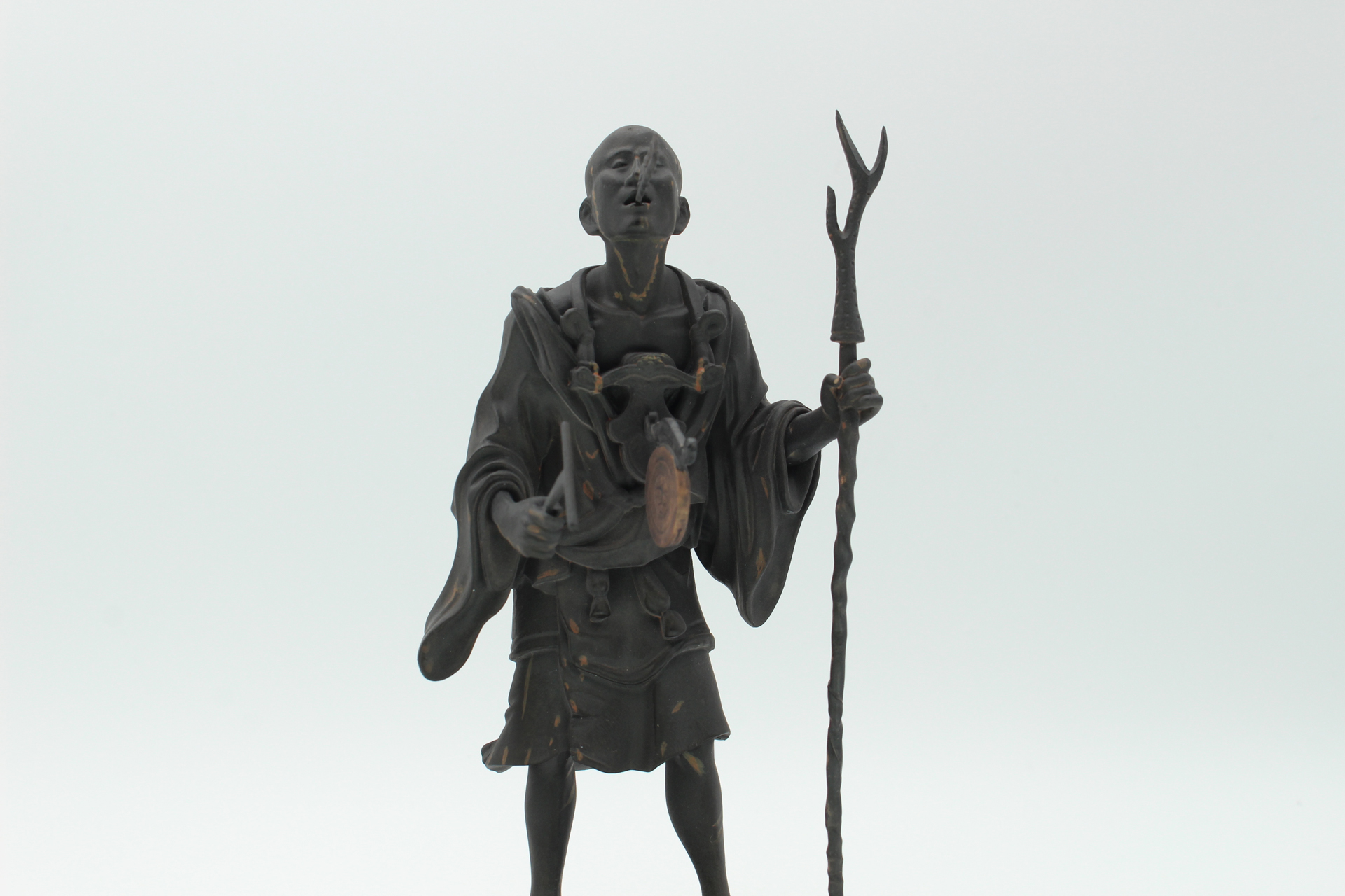 白い背景に置くと味わいがグッと変わる。屋外で撮影するのも面白そうだ