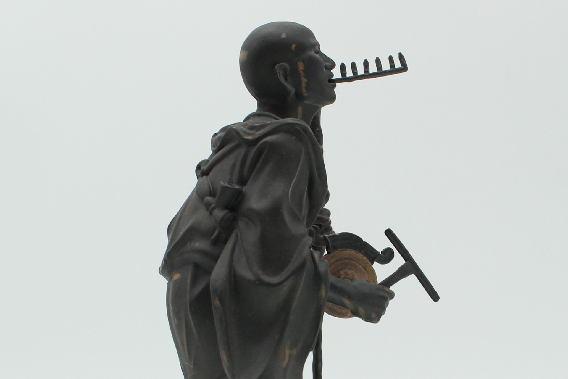 白い背景に置くと味わいがグッと変わる。屋外で撮影するのも面白そうだ