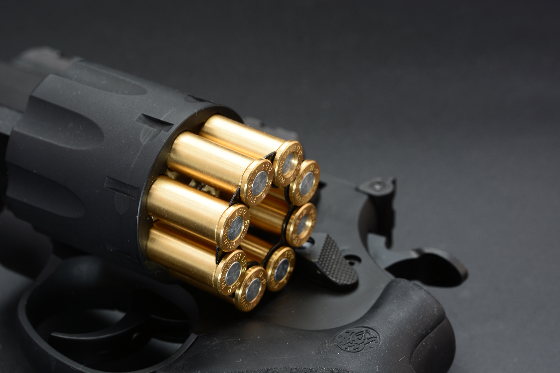 フルムーンクリップを使うことで、8発のカートリッジを一気に装着できる