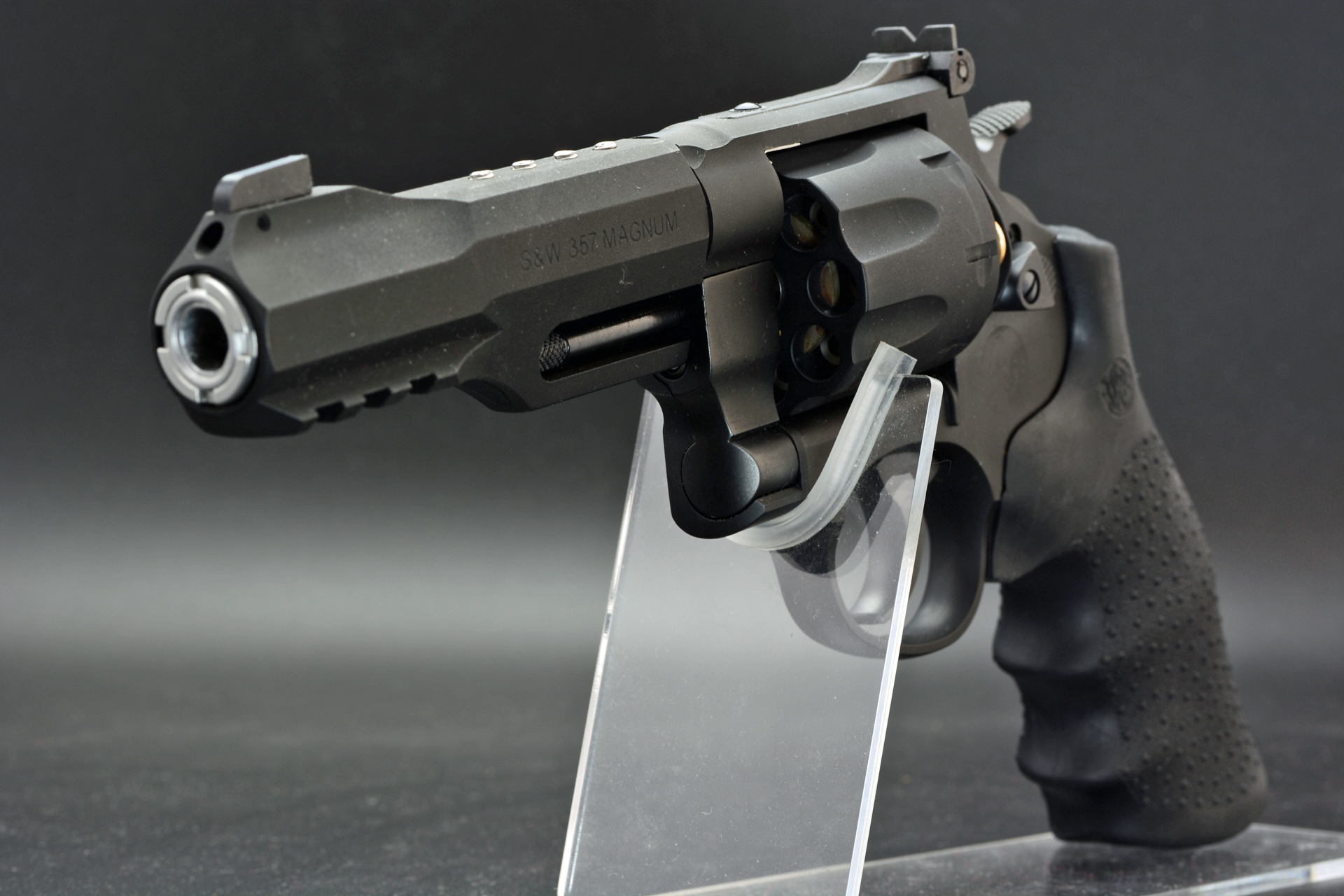 マウントレールを取り外すと、すっきりした印象のシルエットになる