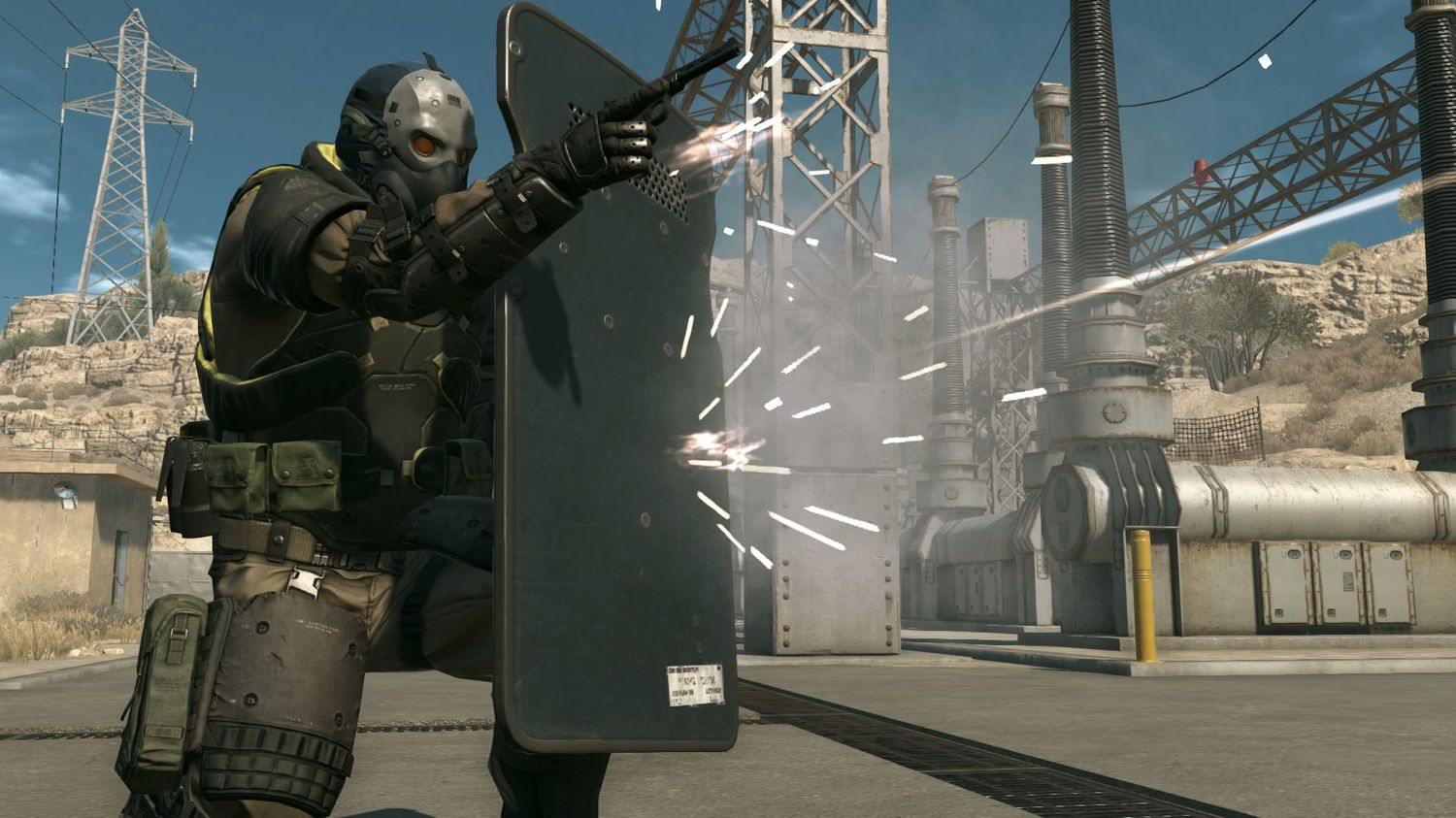 画像はプレイステーション 4/Xbox One、PC（Steam）用タクティカル エスピオナージ オペレーション「METAL GEAR SOLID V: GROUND ZEROES ＋ THE PHANTOM PAIN」のオンラインマルチモードで使用できるシールド装備。FPSなどでもシールド装備は人気で、耐久力の高い的などでもおなじみの存在だ