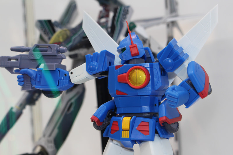 2017年版HI-METAL Rの70％以上を新造パーツにて再構築し、見た目はさらにスタイリッシュになった