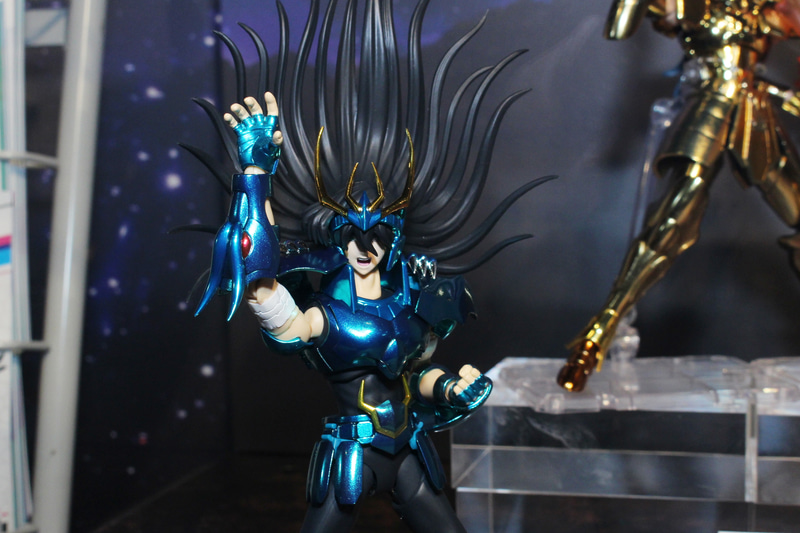 展示されたサンプルは逆立った髪の毛が装着され、劇中のシーンを再現