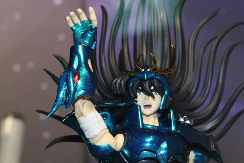 バンテージを巻いた腕など、紫龍本体も高い完成度を誇る