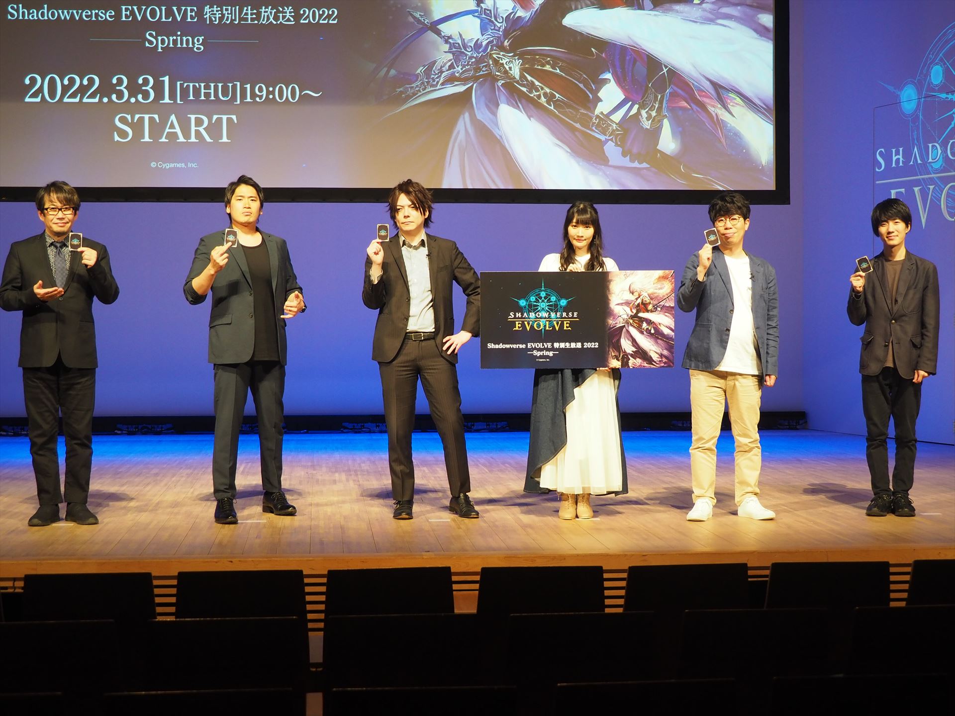 イベントのゲストと登壇者。左から、MCのバロン山崎氏、つるおか氏（かものはし）、Cygames専属キャスターの友田一貴氏、アリサ役の優木かなさん、Cygamesの木村唯人氏、ブシロードの河津博志氏