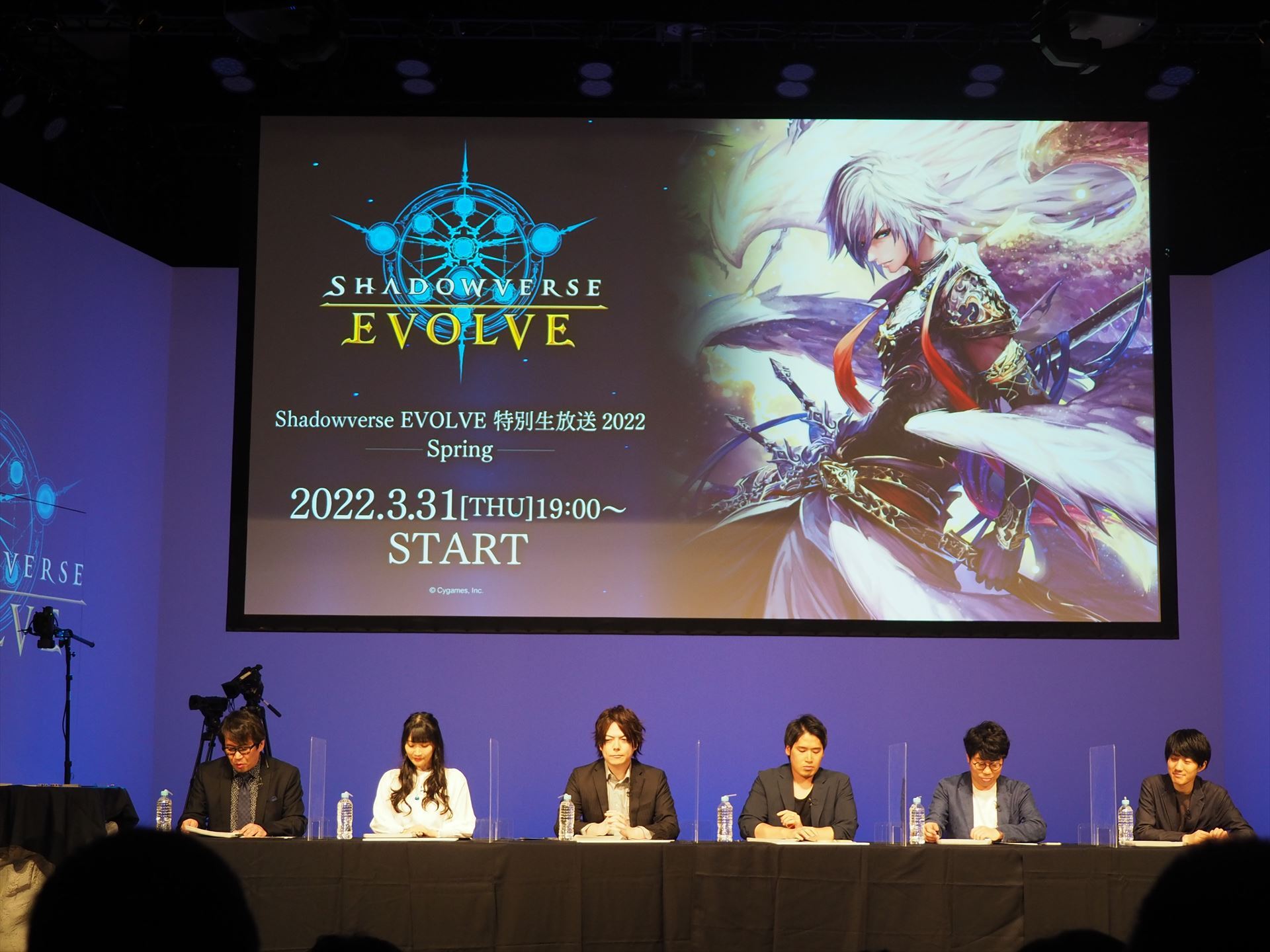 左から、MCのバロン山崎氏、アリサ役の優木かなさん、Cygames専属キャスターの友田一貴氏、つるおか氏（かものはし）、Cygamesの木村唯人氏、ブシロードの河津博志氏