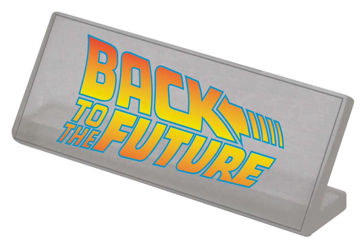 「BACK TO THE FUTURE」ロゴプレートも付属
