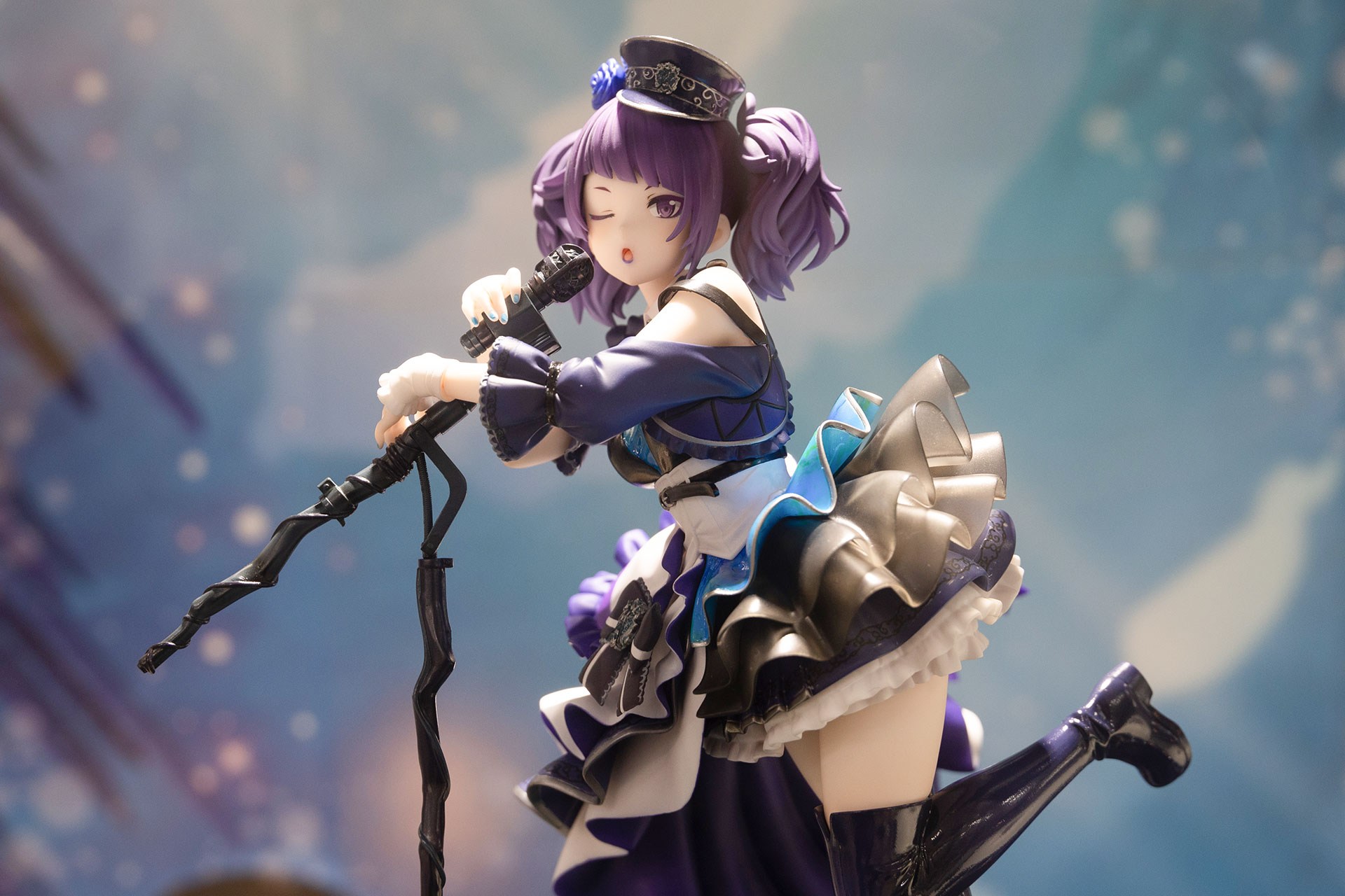 クリアパーツを使用した、ふんわりとしたスカートの素材感もよく出ている。