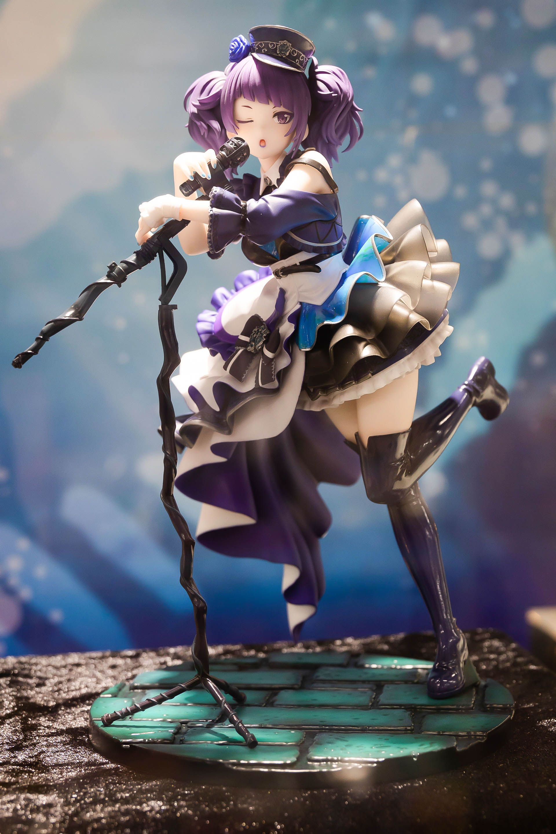 全高は約220mmと、なかなかのサイズ感になっている。横幅はそこまで取らないので、好きなところに飾ることができそうだ。