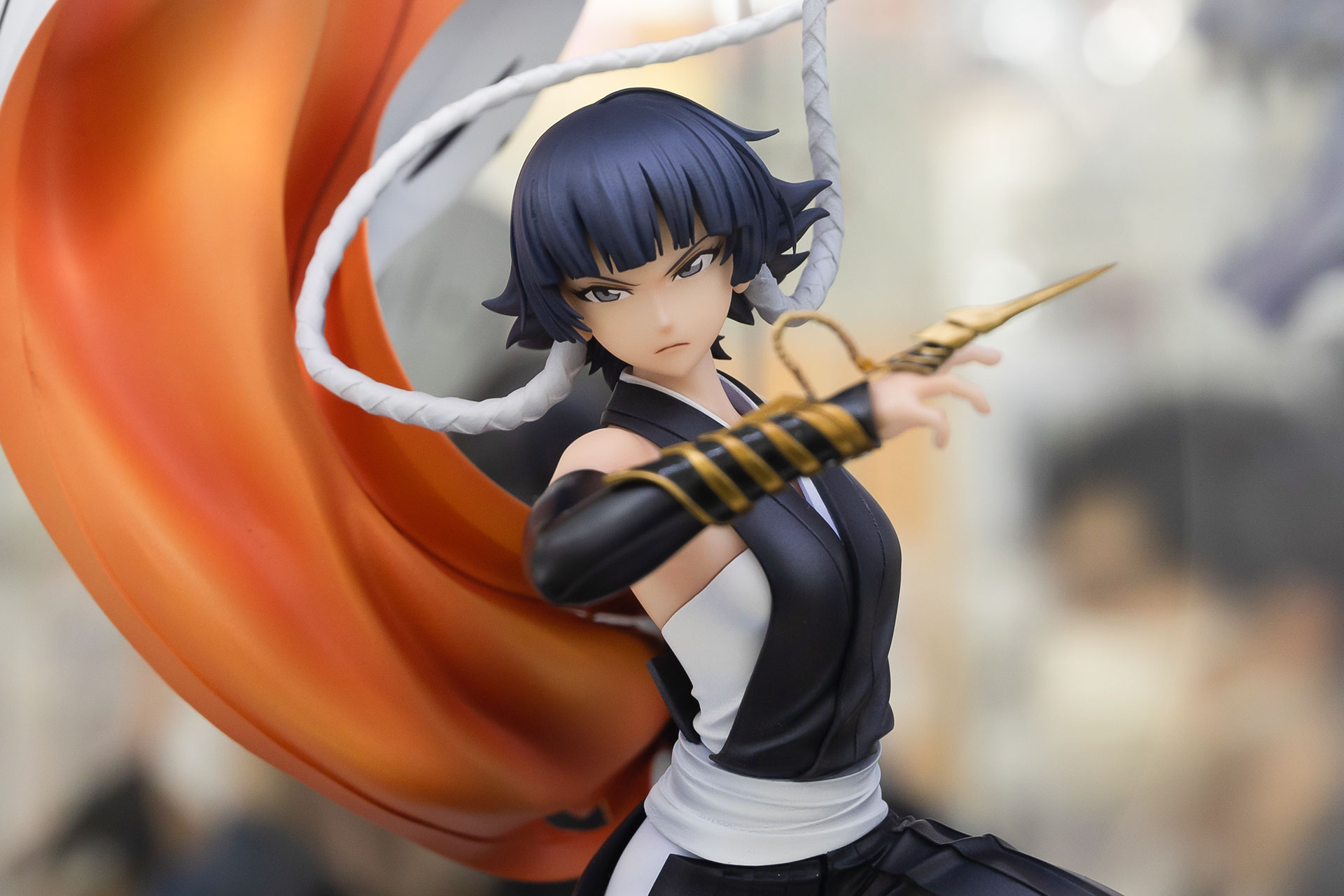 何かをにらみつけるような、キリリとした砕蜂の表情が素晴らしい。