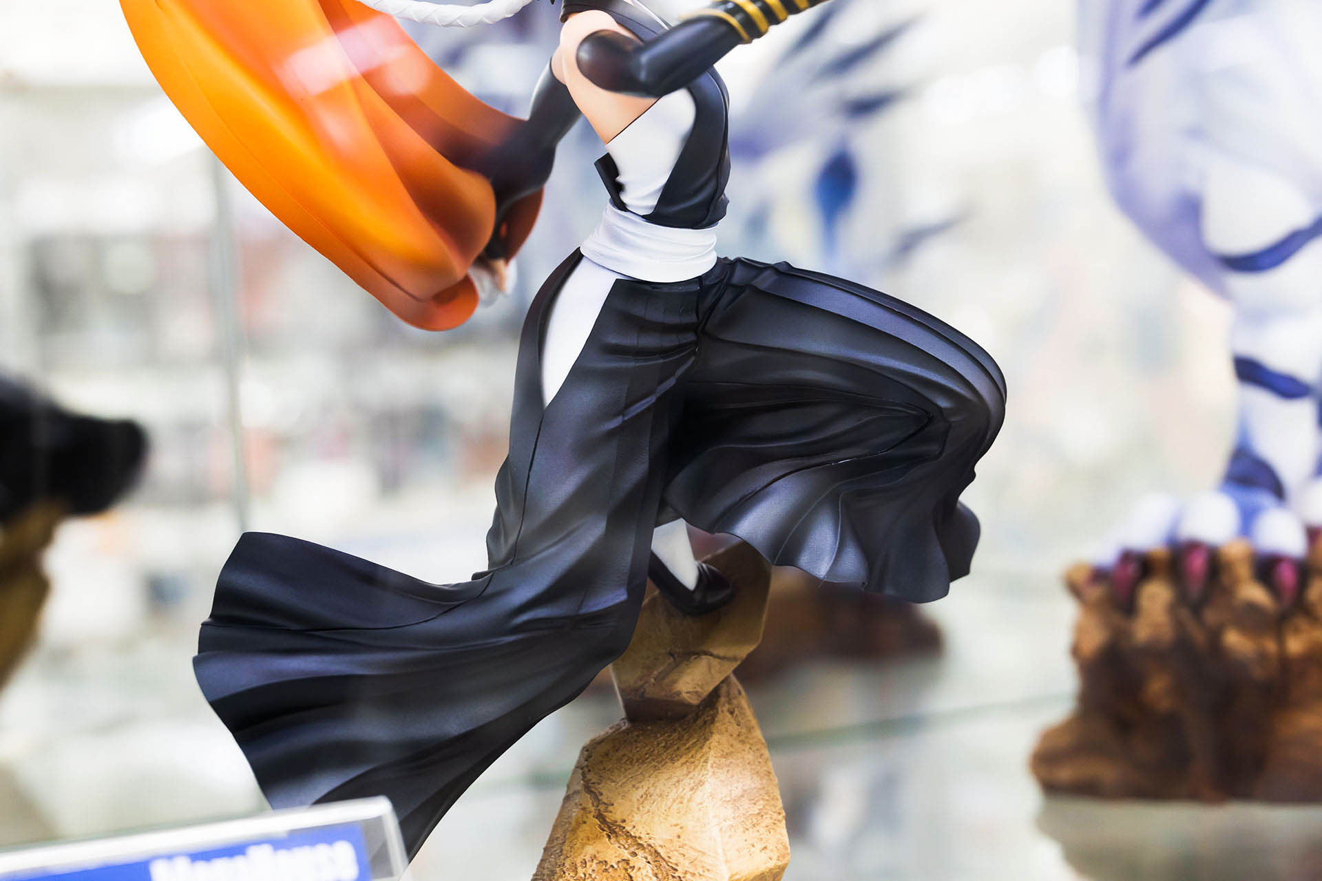 袴のシワの感など細かなデティールにこだわって作られている感じだ。