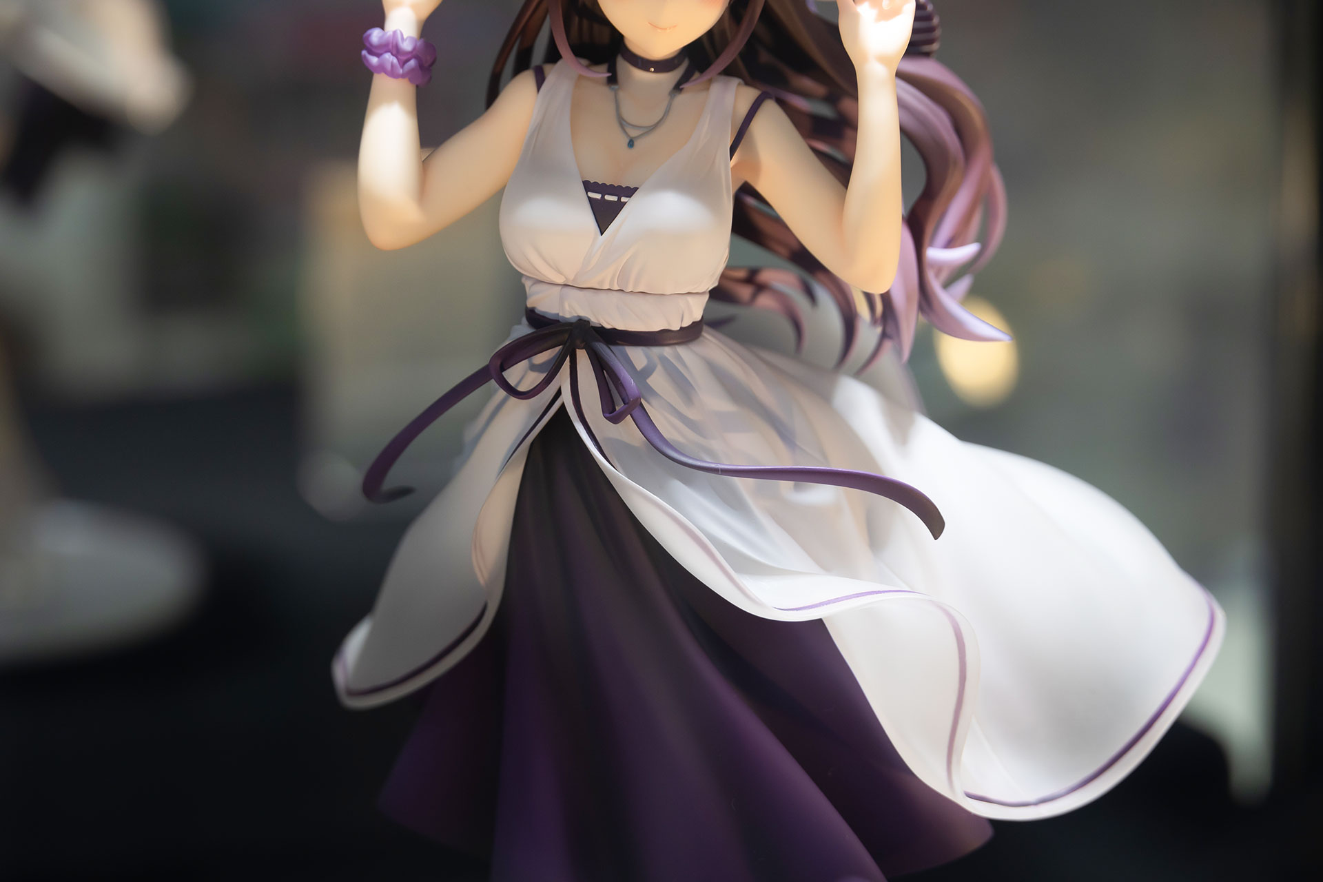 どちらかというとふんわりとしたスタイルの衣装を身につけているということもあり、女性らしい柔らかさがうまく出ている。