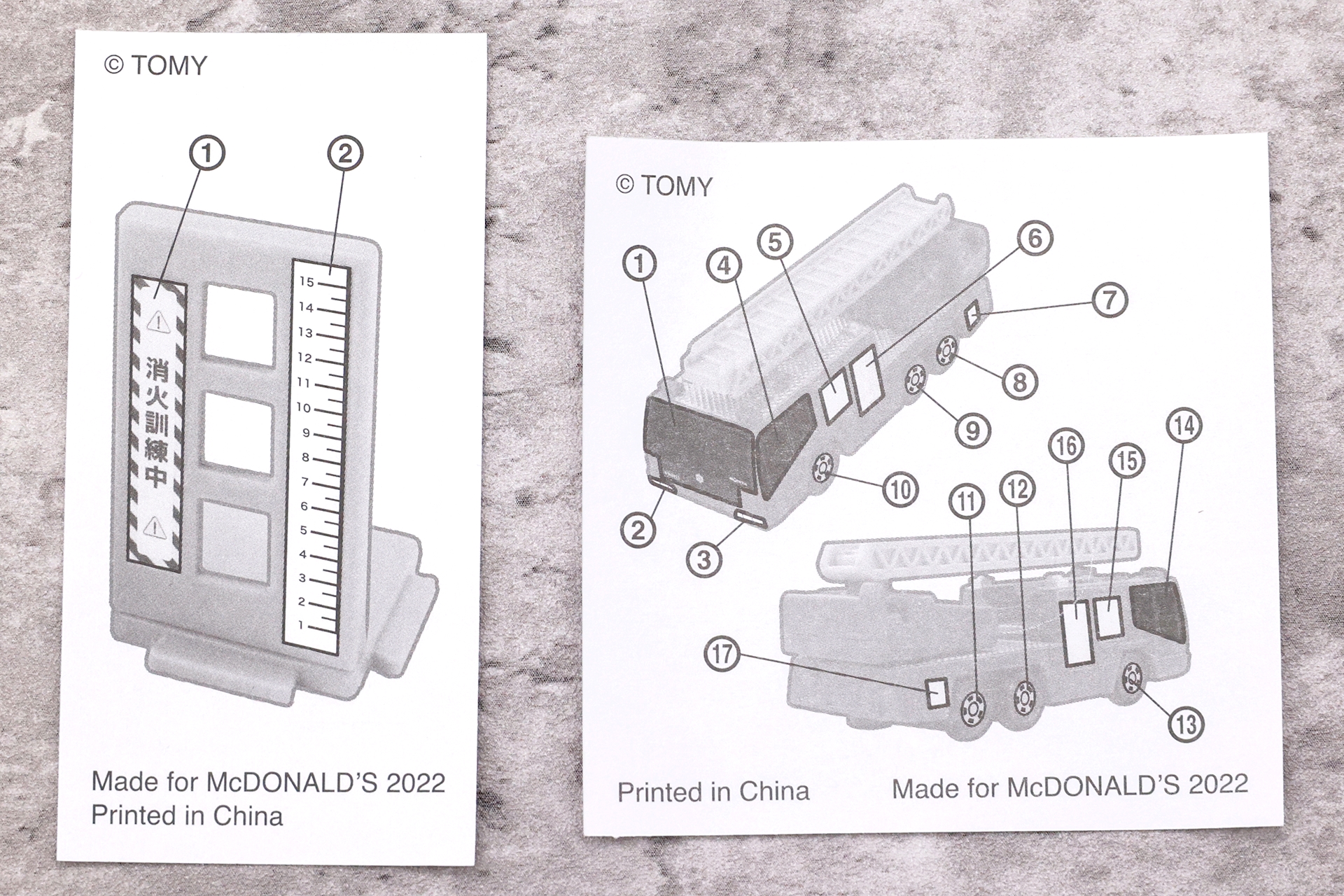付属しているシールは、消火訓練施設と消防車用の2種類。それぞれ裏面にどこに貼ればいいか記載されている