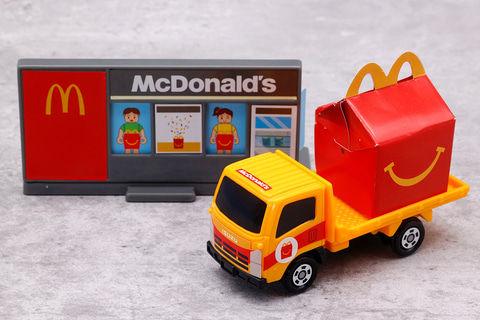 特別企画 ハッピーセット トミカ を一足先に遊んでみた Ev救急車に 新型z も 車両に道路や街パーツがセットになって登場 Hobby Watch