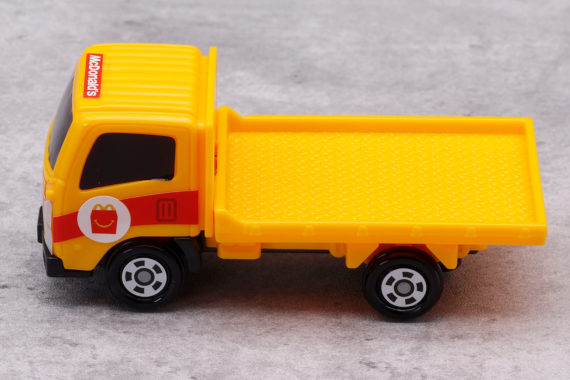 マクドナルドのロゴやマークが付けられた、特別仕様だ