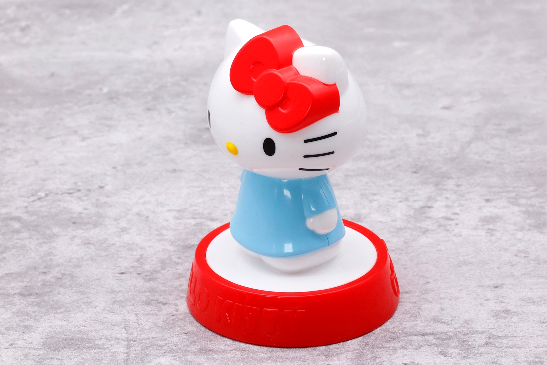 こちらは着せ替えの洋服シールを貼っていない状態だ。シールは好みで貼るようにすればいいだろう