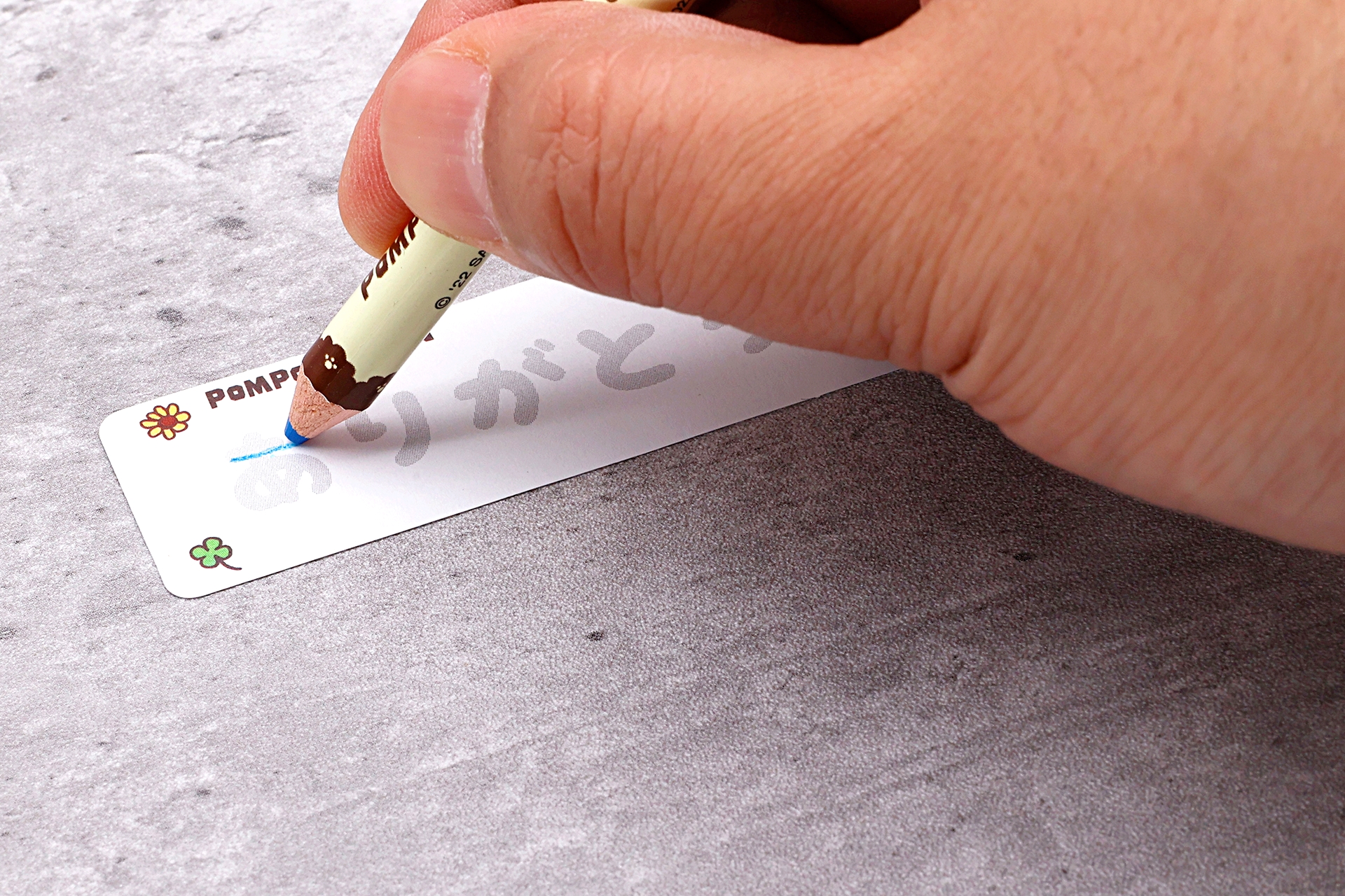 ペンの角度を変えて書くと、赤と青の色を切り替えることができる