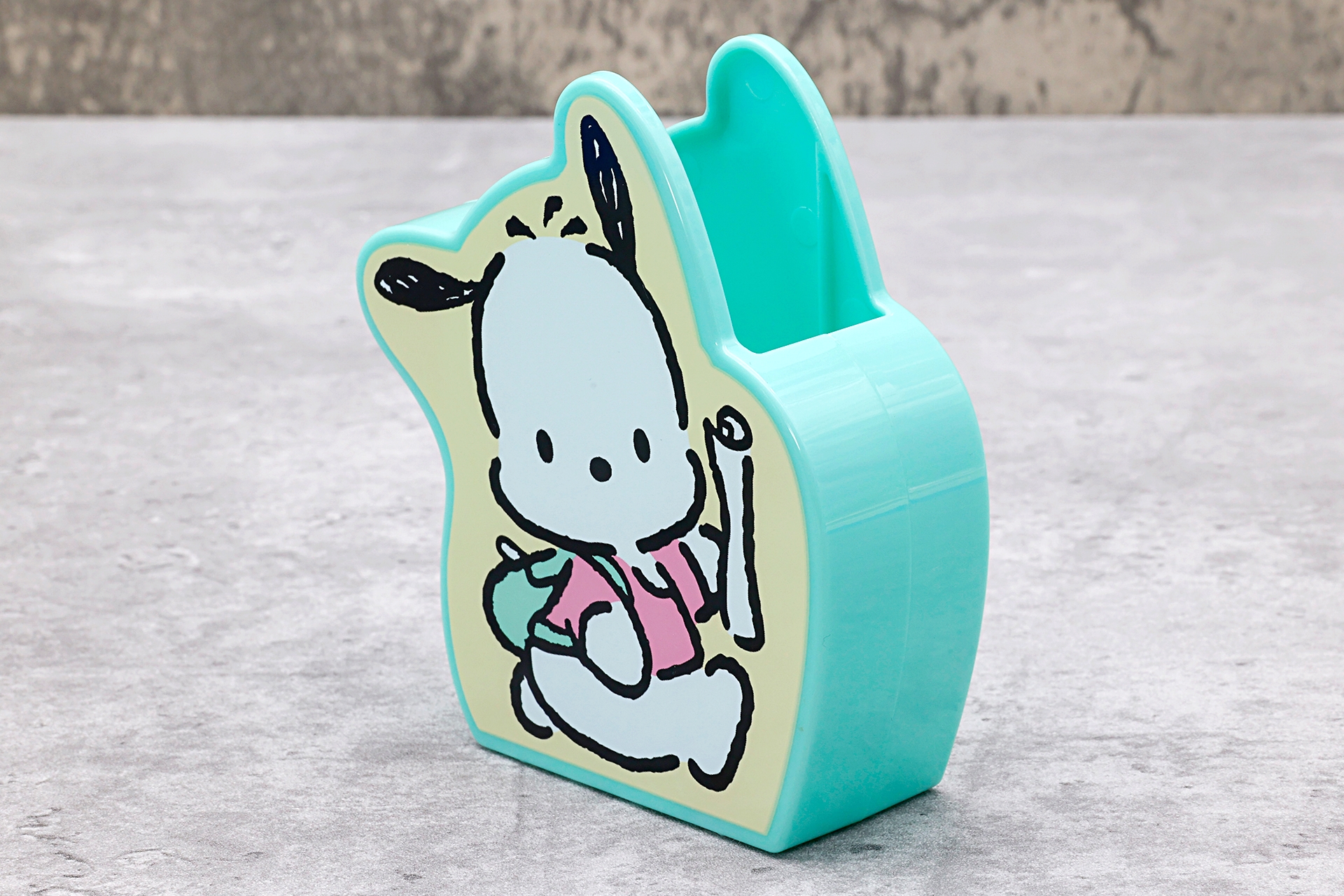 鉛筆や定規などの文房具をしまっておくケースとしても使えそうだ