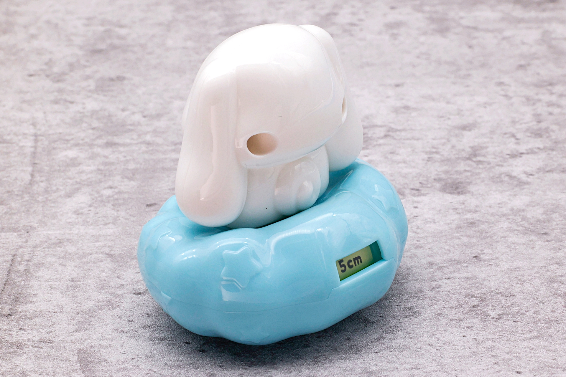 底面に設置されたローラーに同調する形で、距離のメーターが上がる仕組みになっている