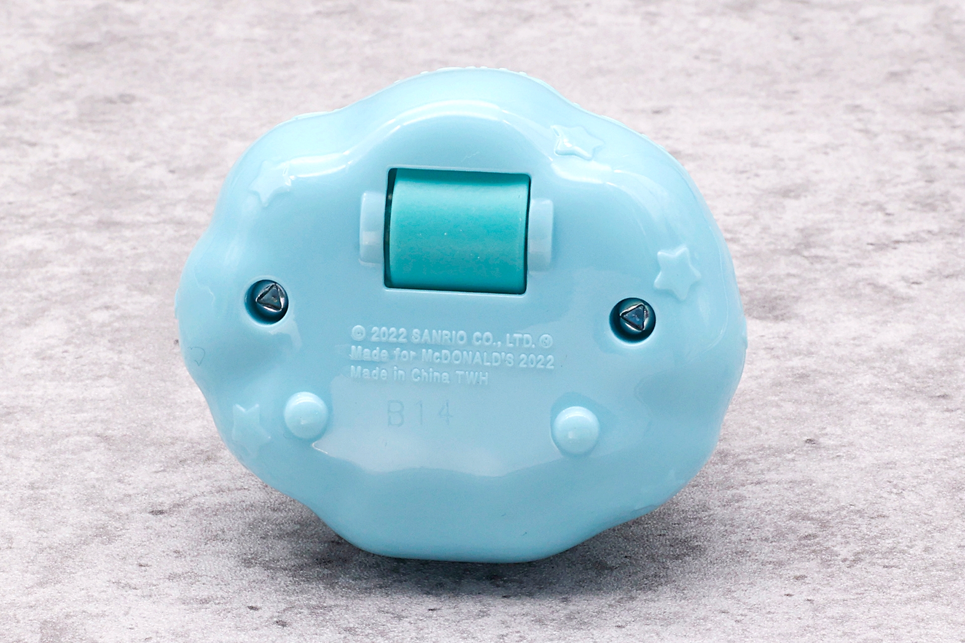 底面部分は、このようにローラーが取り付けられている