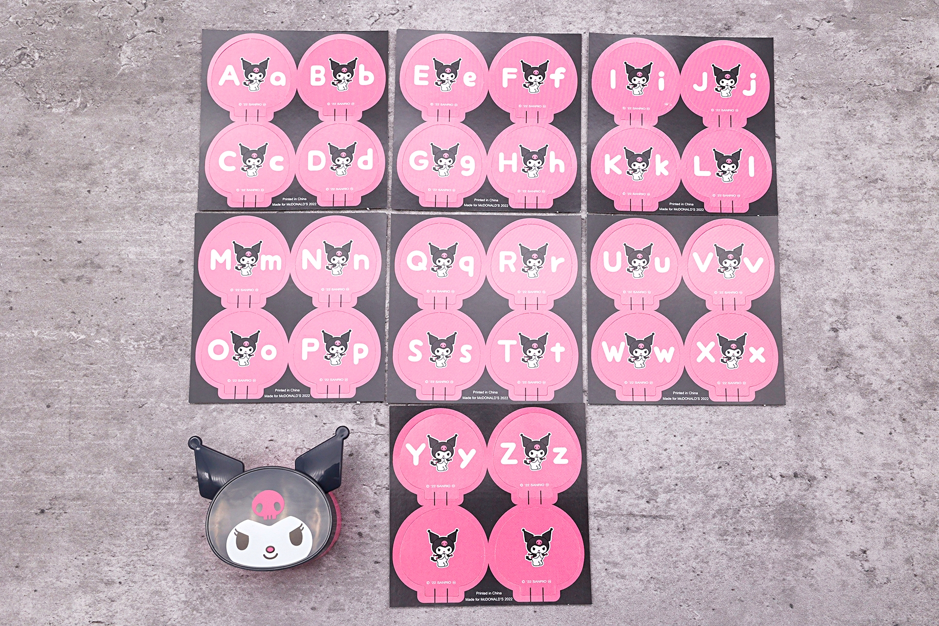 付属している英単語カード。大文字と小文字のアルファベットが書かれている