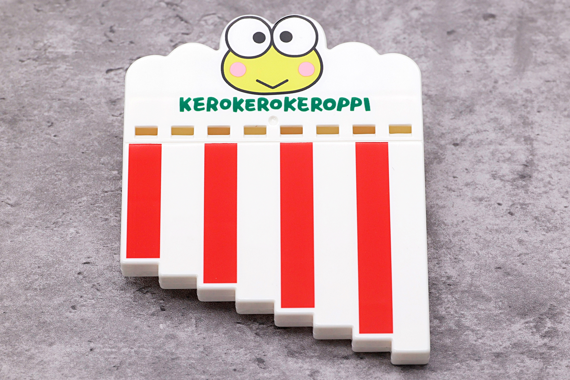 赤のストライプと、けろけろけろっぴのイラストがいい味を出している