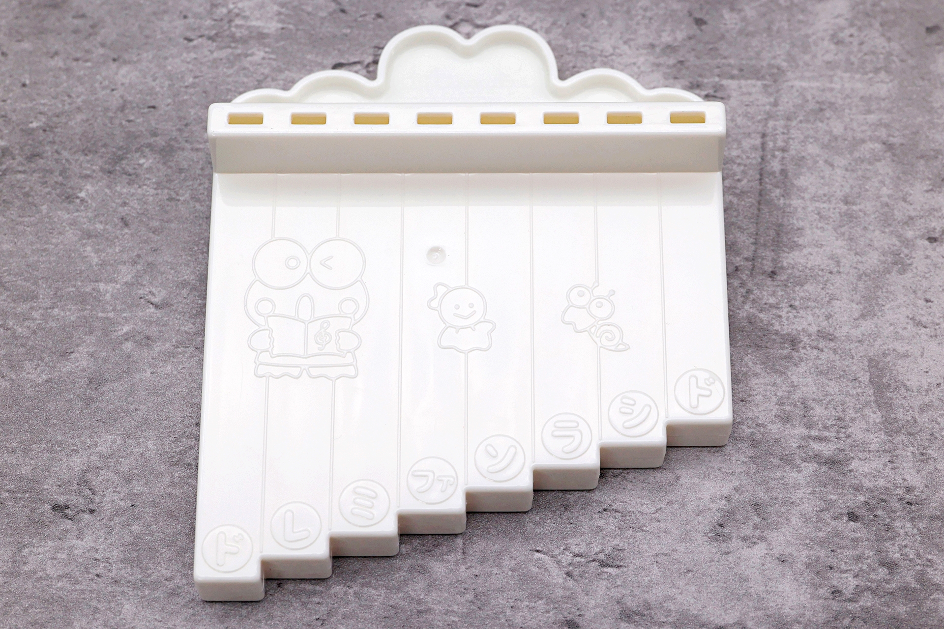 裏面にも、けろけろけろっぴたちのイラストが刻み込まれている