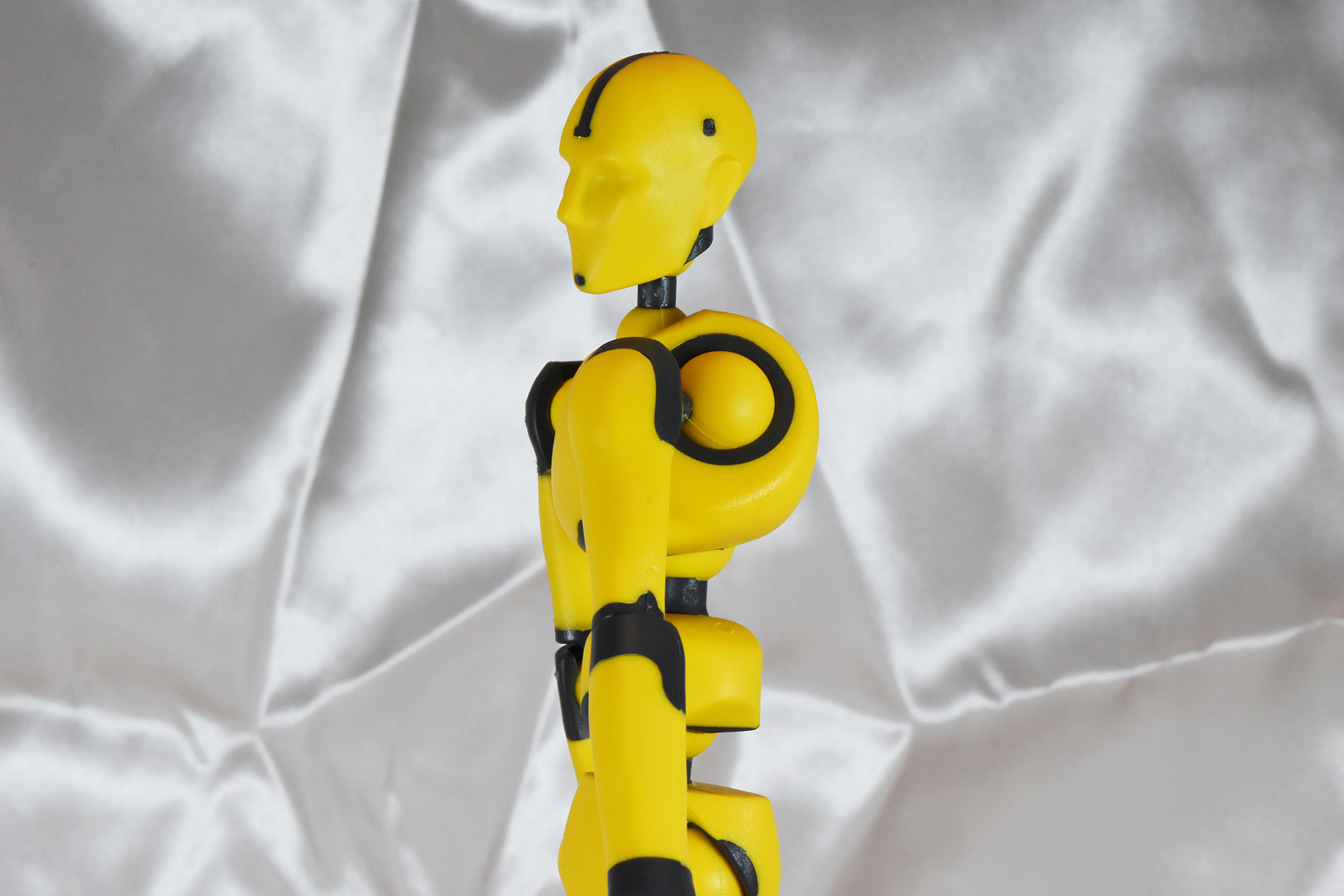 肩の可動域もハンパじゃない。両腕をへし折られたくらいまで動かすことができる