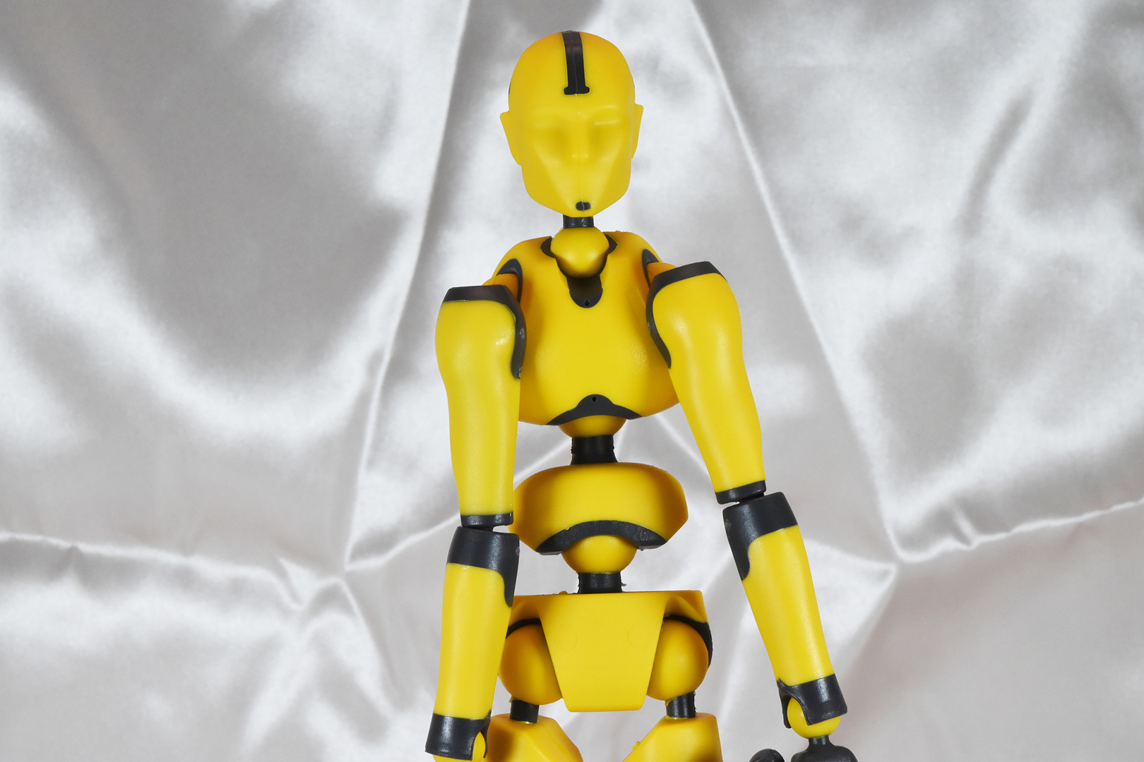 肩の可動域もハンパじゃない。両腕をへし折られたくらいまで動かすことができる