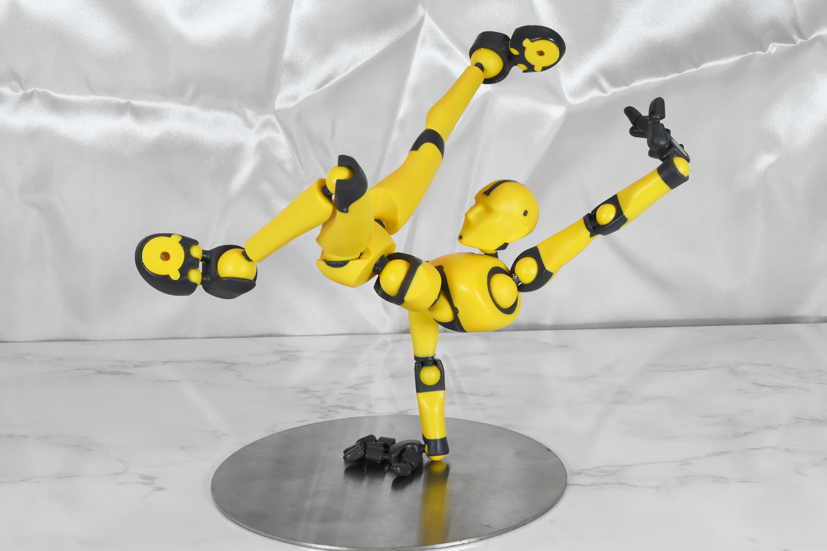 どこまでも自由にポーズをとらせられるので、頭の中を空にして楽しめた