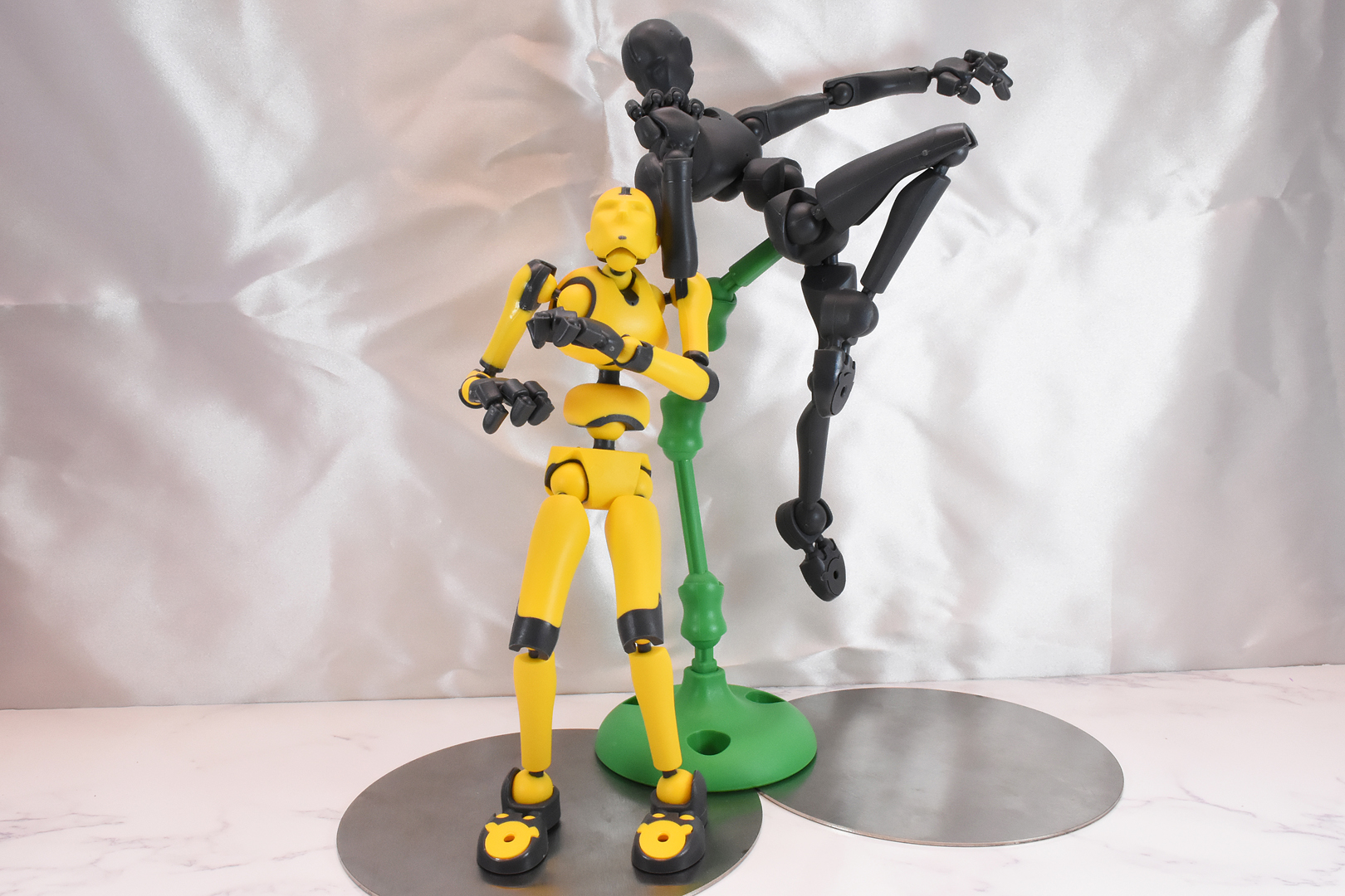 強烈な肘が炸裂