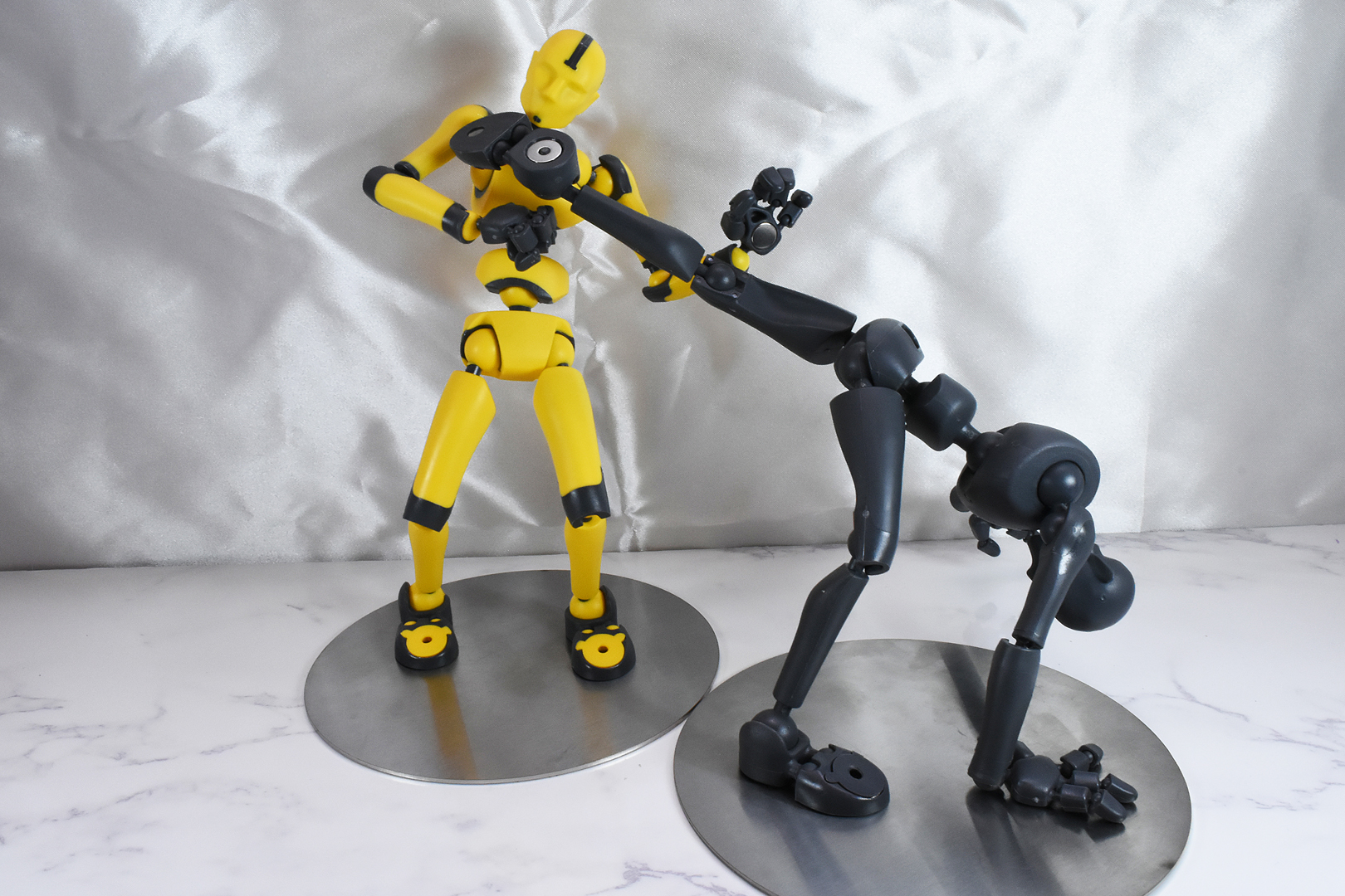 特殊部隊仕込みのキャミィの格闘術。飛び掛かっての首折りもキレイに決まる