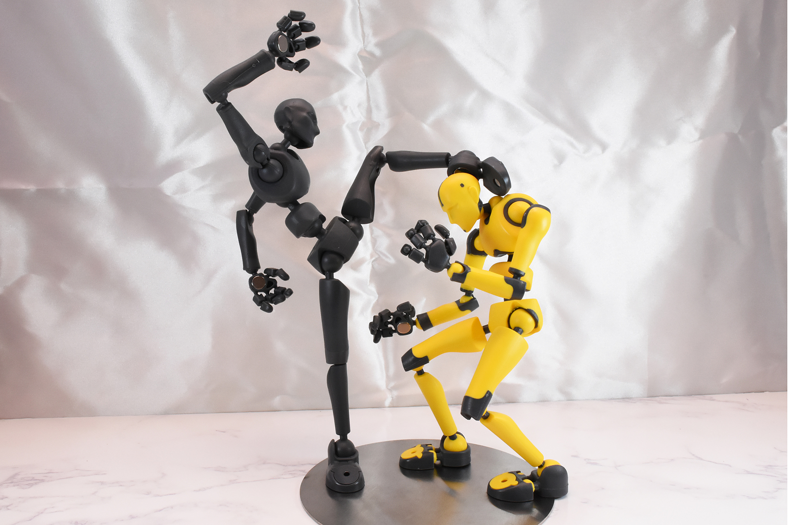 バイオレンスに満ちた、ジュリのアクションもバッチリ再現