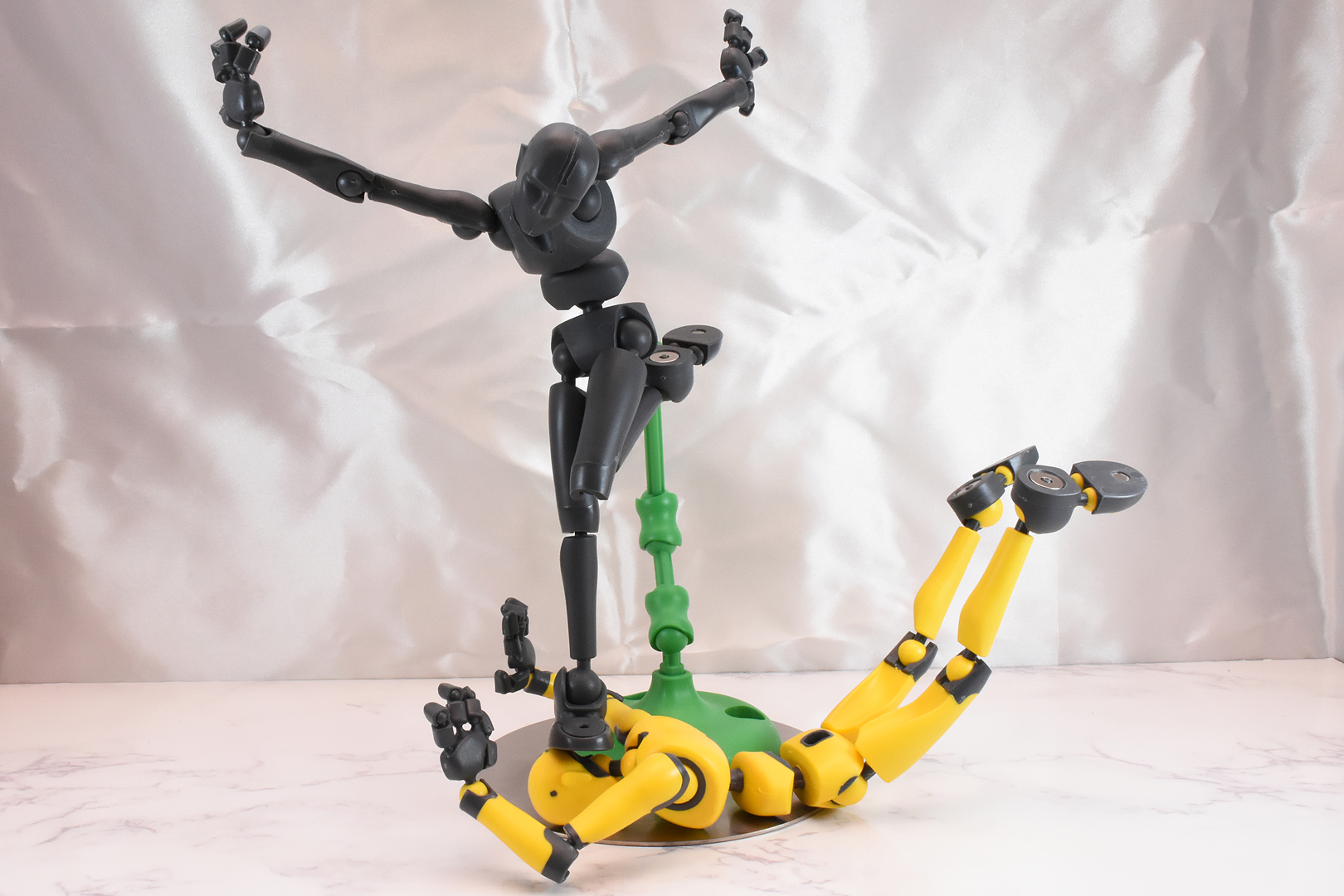 バイオレンスに満ちた、ジュリのアクションもバッチリ再現