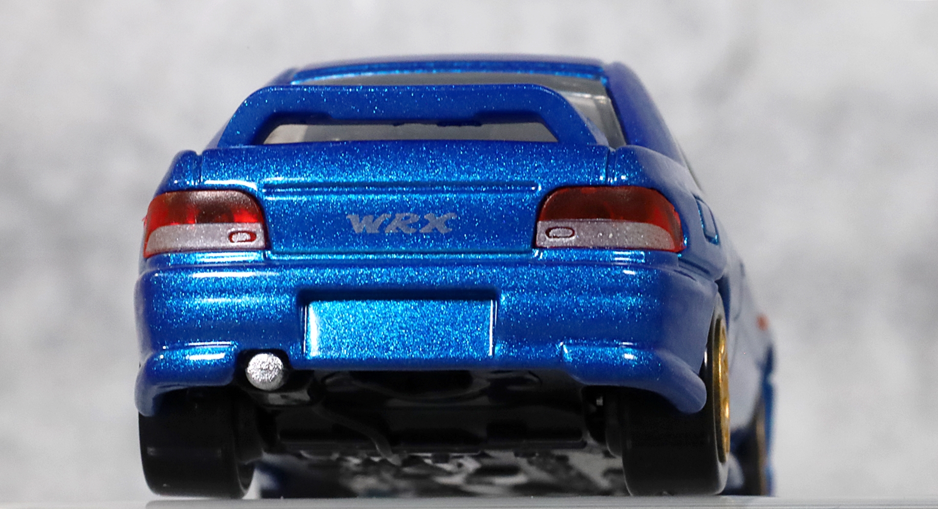 テールランプはクリアパーツで表現。マフラー部分も確認できる