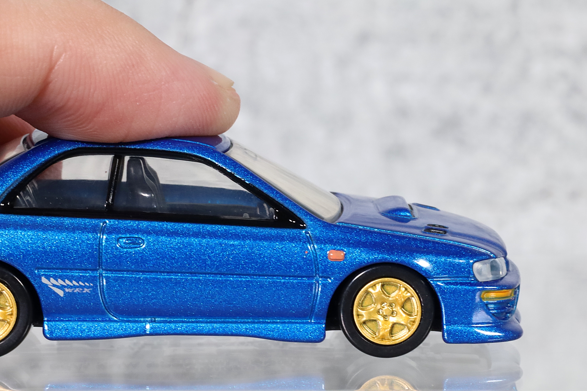 ギミックは「36 ホンダ NSX-R」と同じくサスペンションのみ