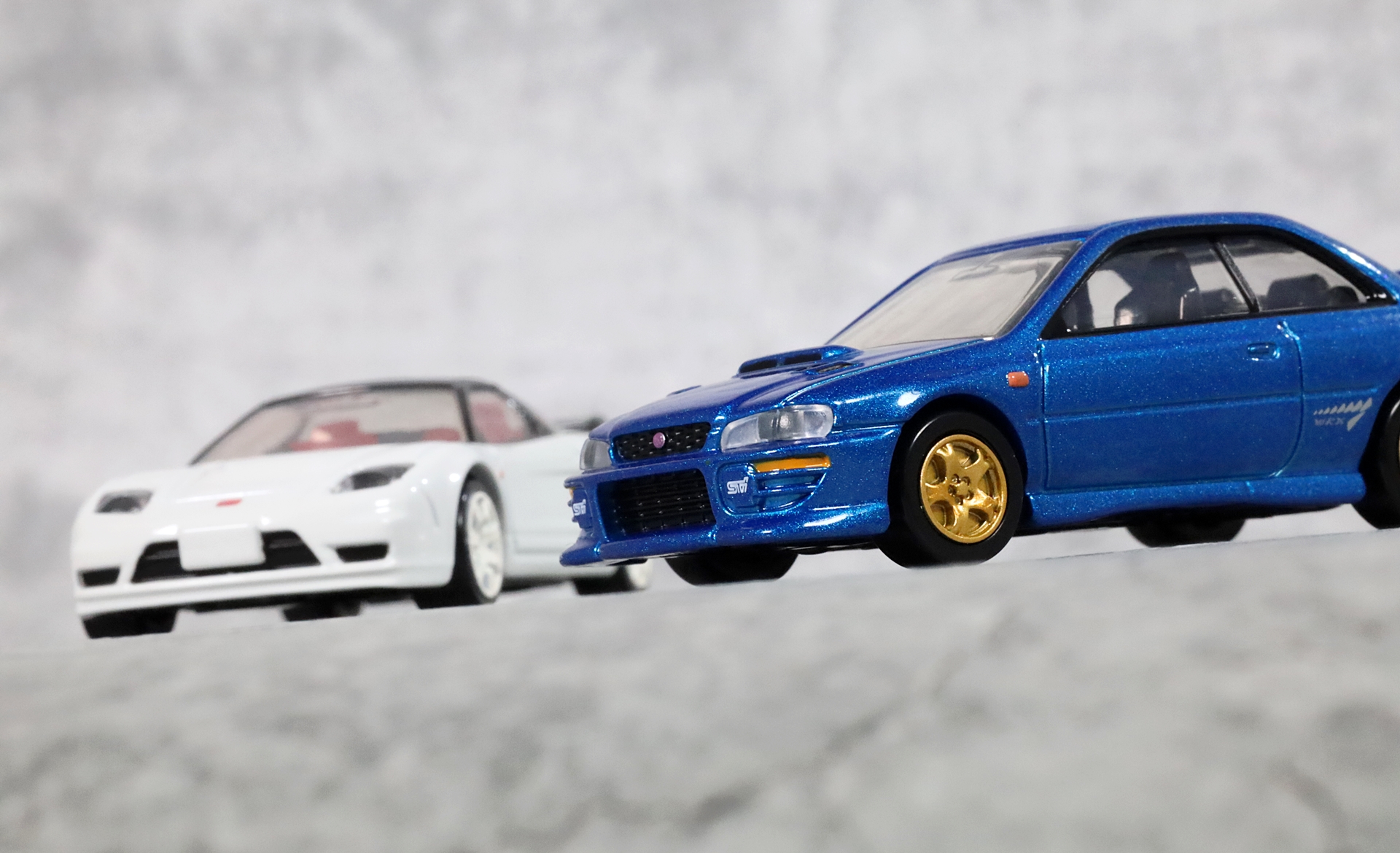 次のページではトミカプレミアム「30 スバル インプレッサ WRX タイプR STi バージョン」をご紹介！