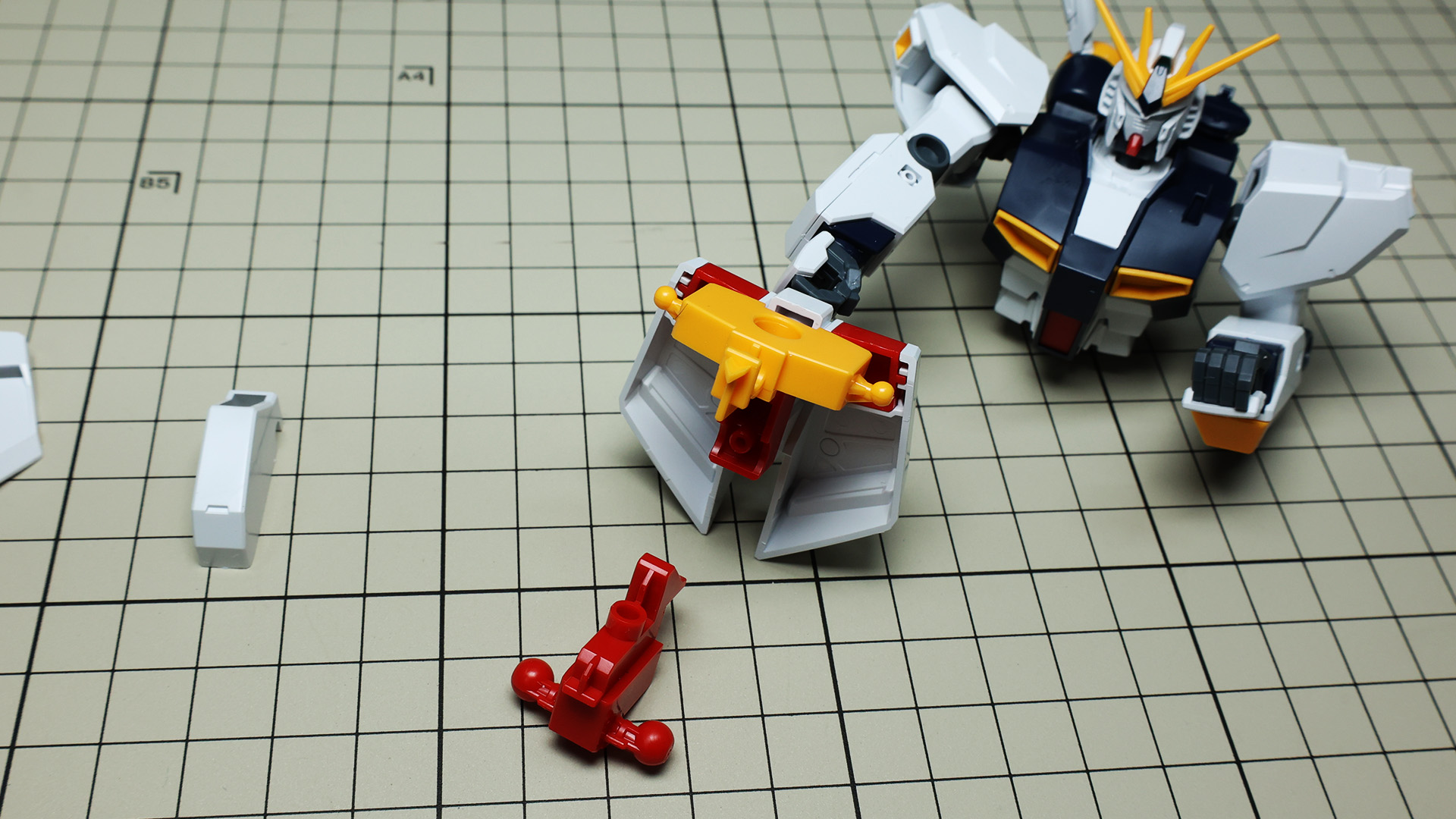 腰部基部は黄色、先端には連邦マークがあります