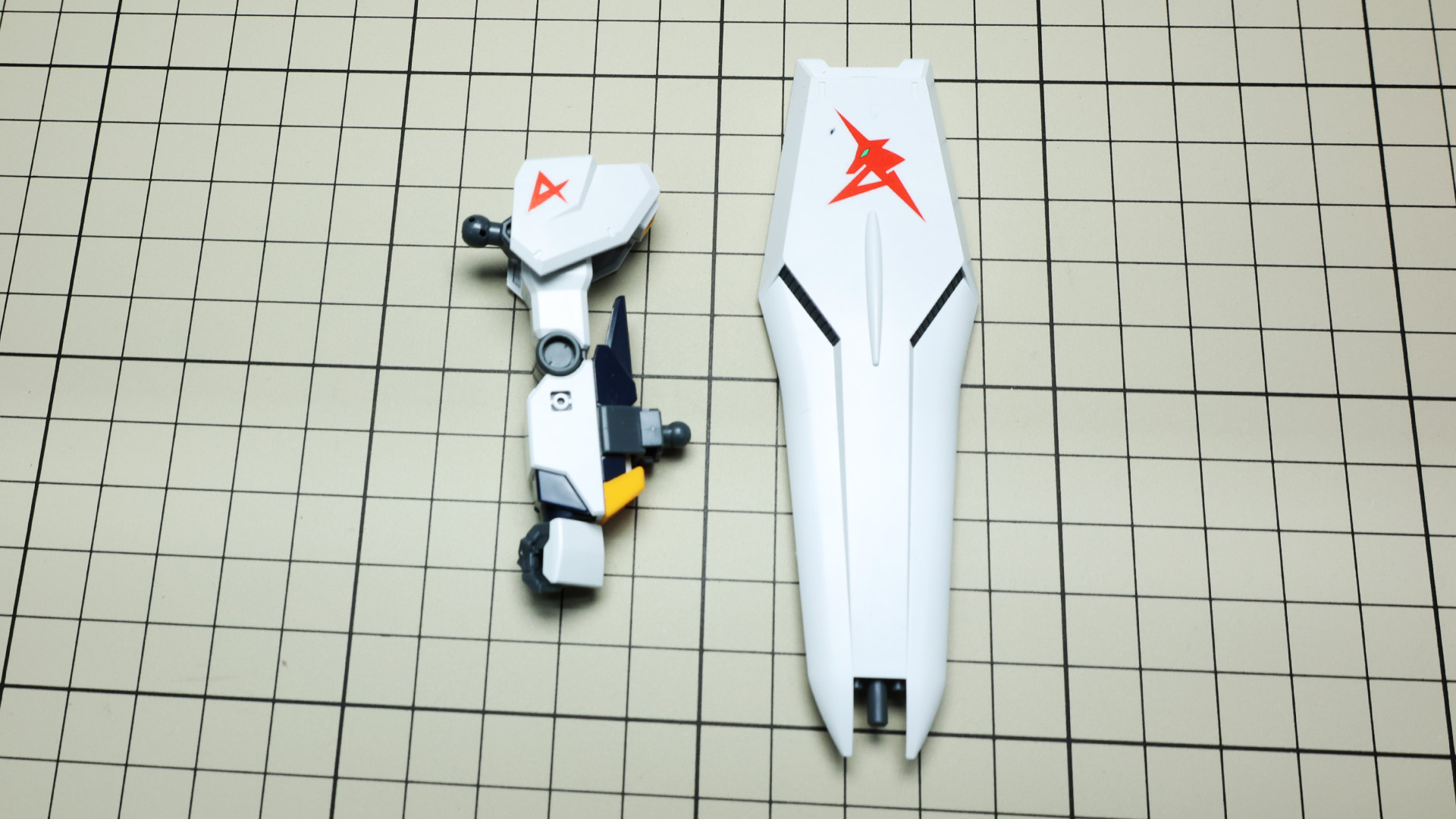 仕上げにマーキングシールを貼り付けました
