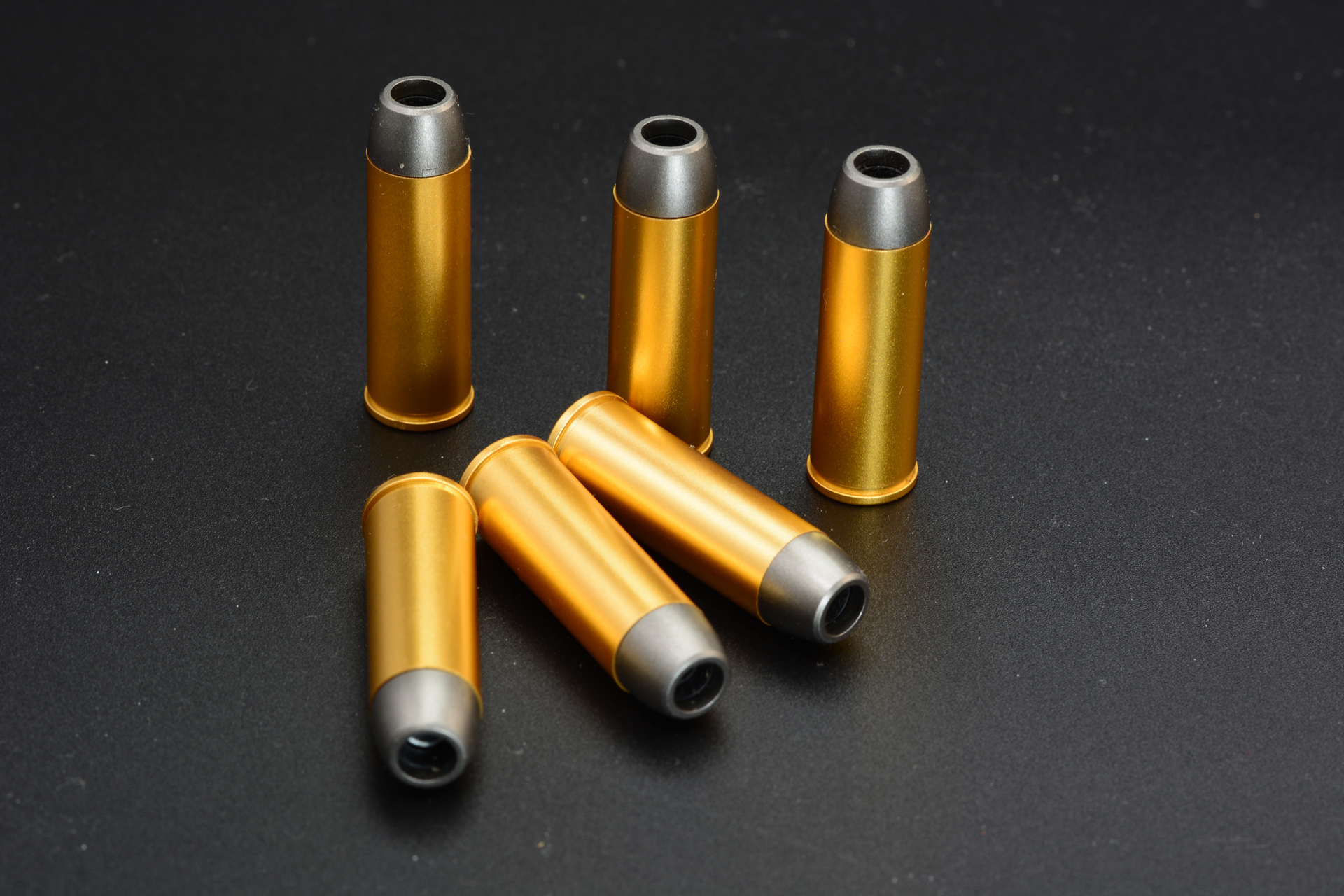 実弾を模したカートリッジ。先端にBB弾を装着する