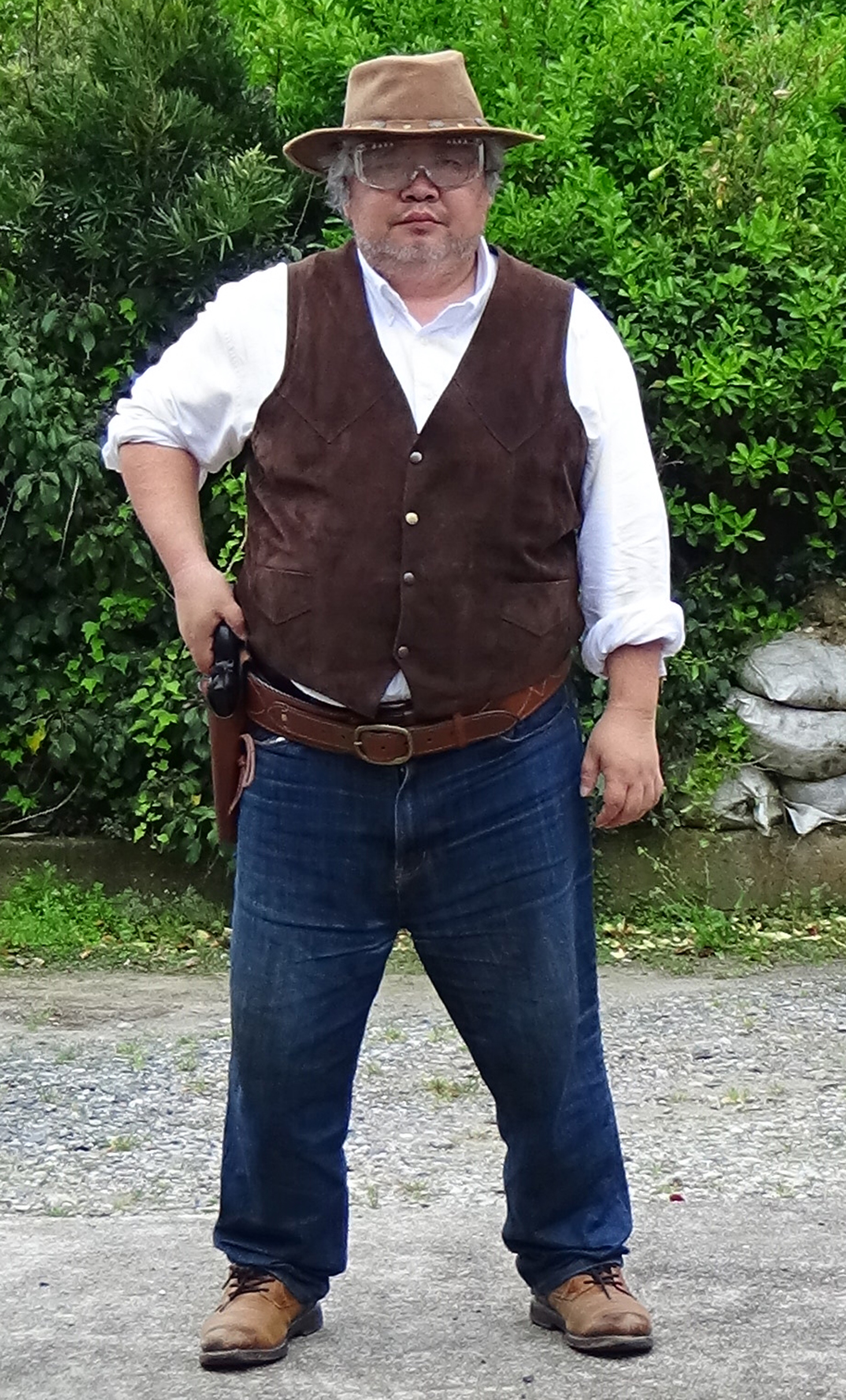 帽子にチョッキ、ガンベルト、筆者がこの数年買い集めている西部劇の衣装