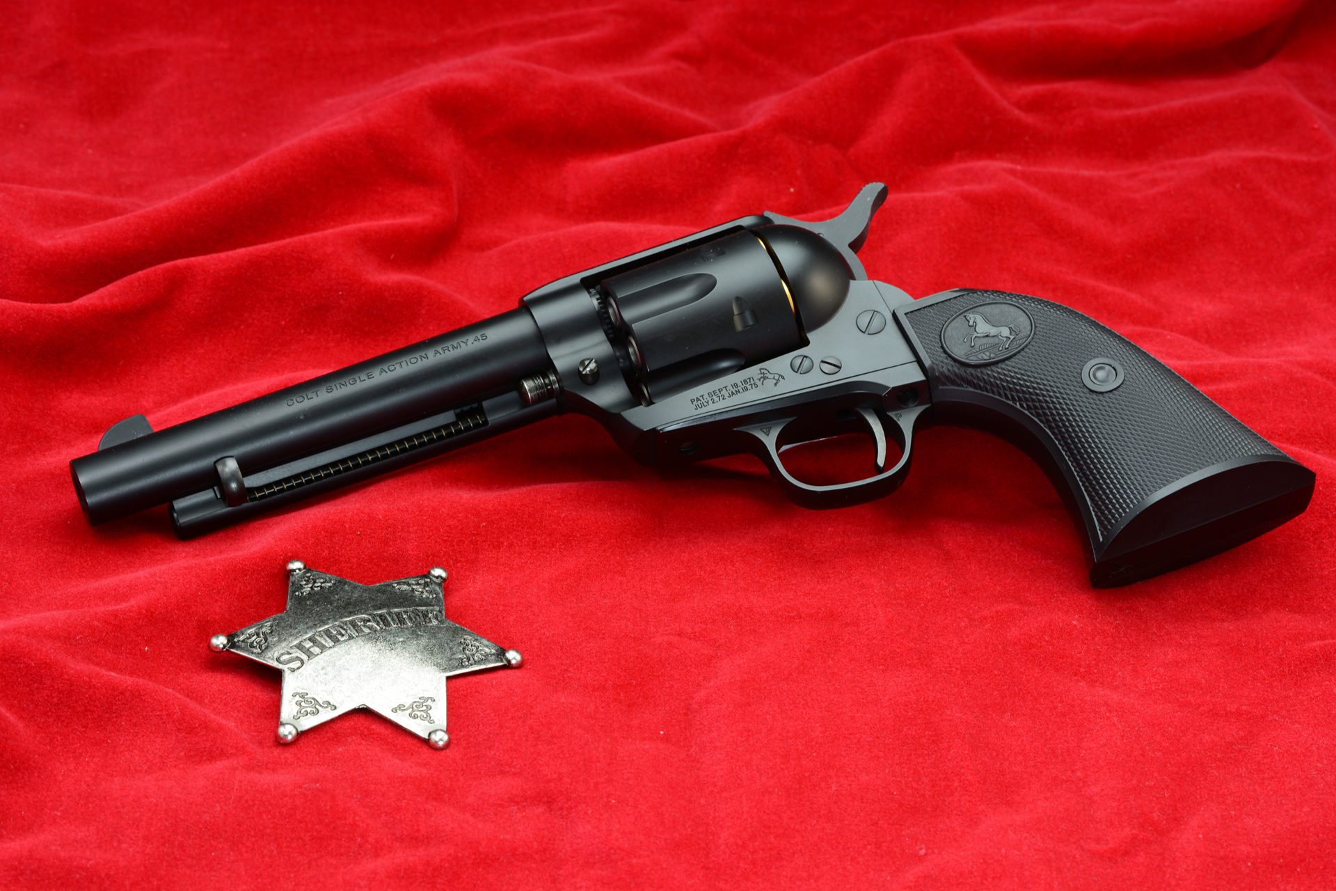 銀色に輝くシェリフバッジ